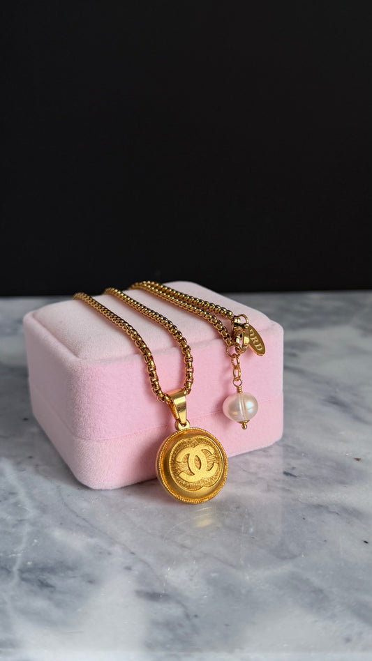 ✨ Extremely rare Authentic Reworked gold Button Necklace
