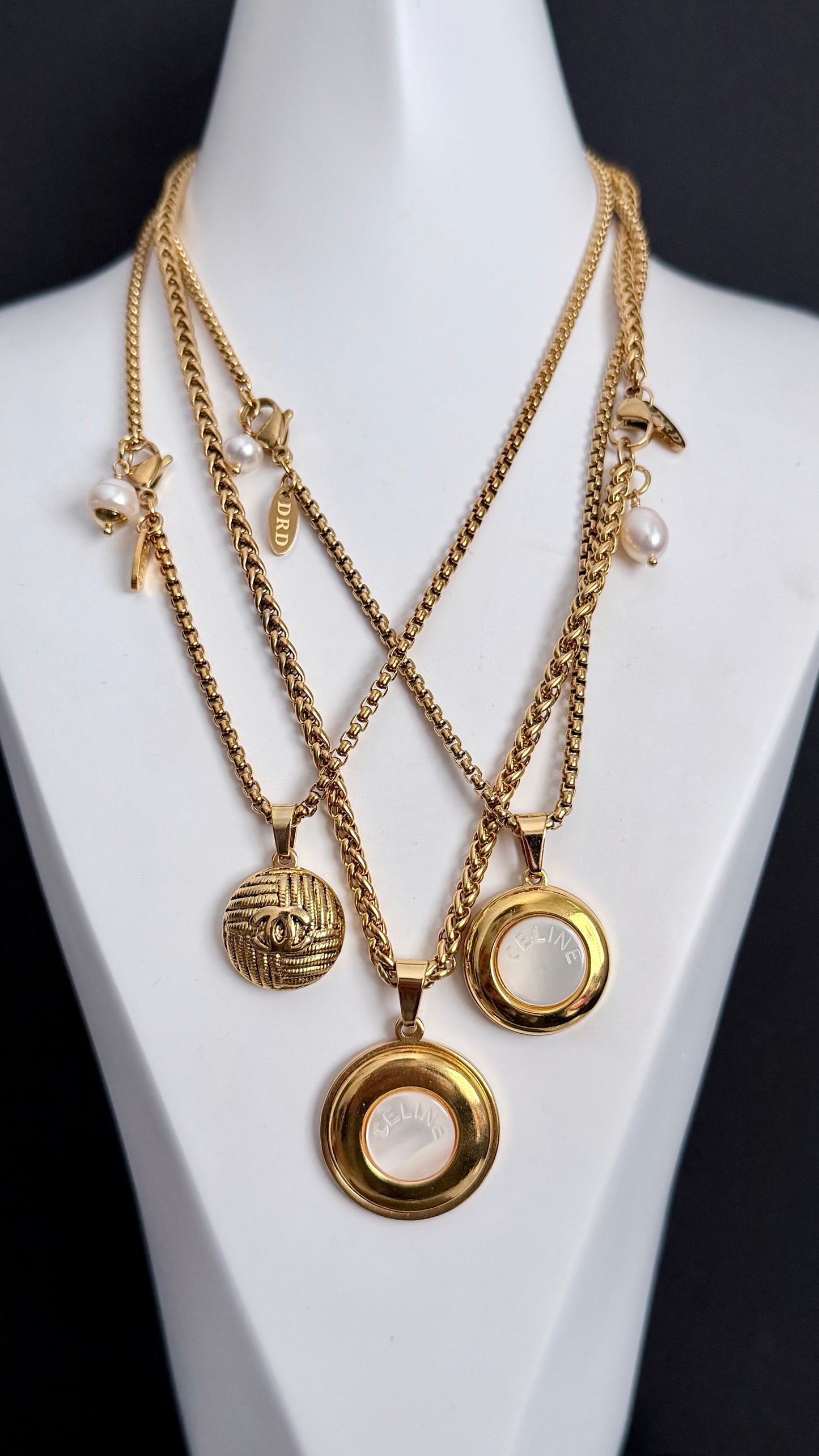 ✨ Extremely rare Authentic Reworked gold Button Necklace