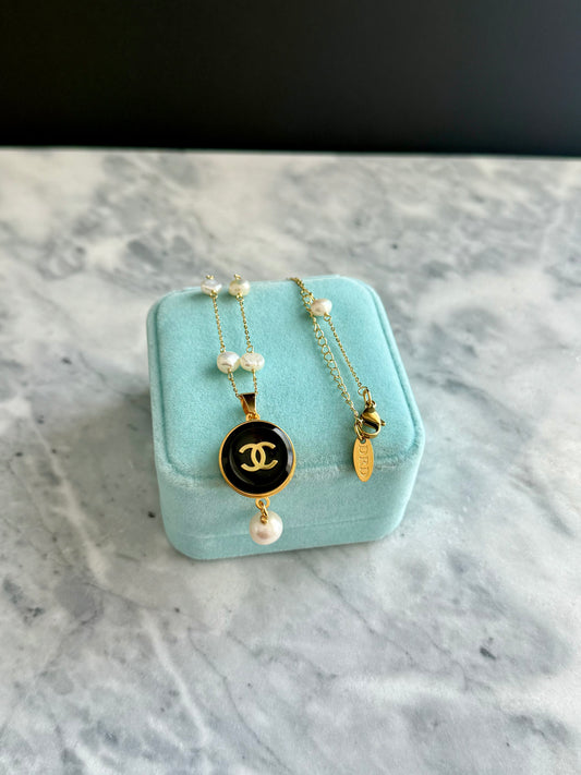 🖤 One of a kind delicate Rare Vintage Authentic Reworked button necklace