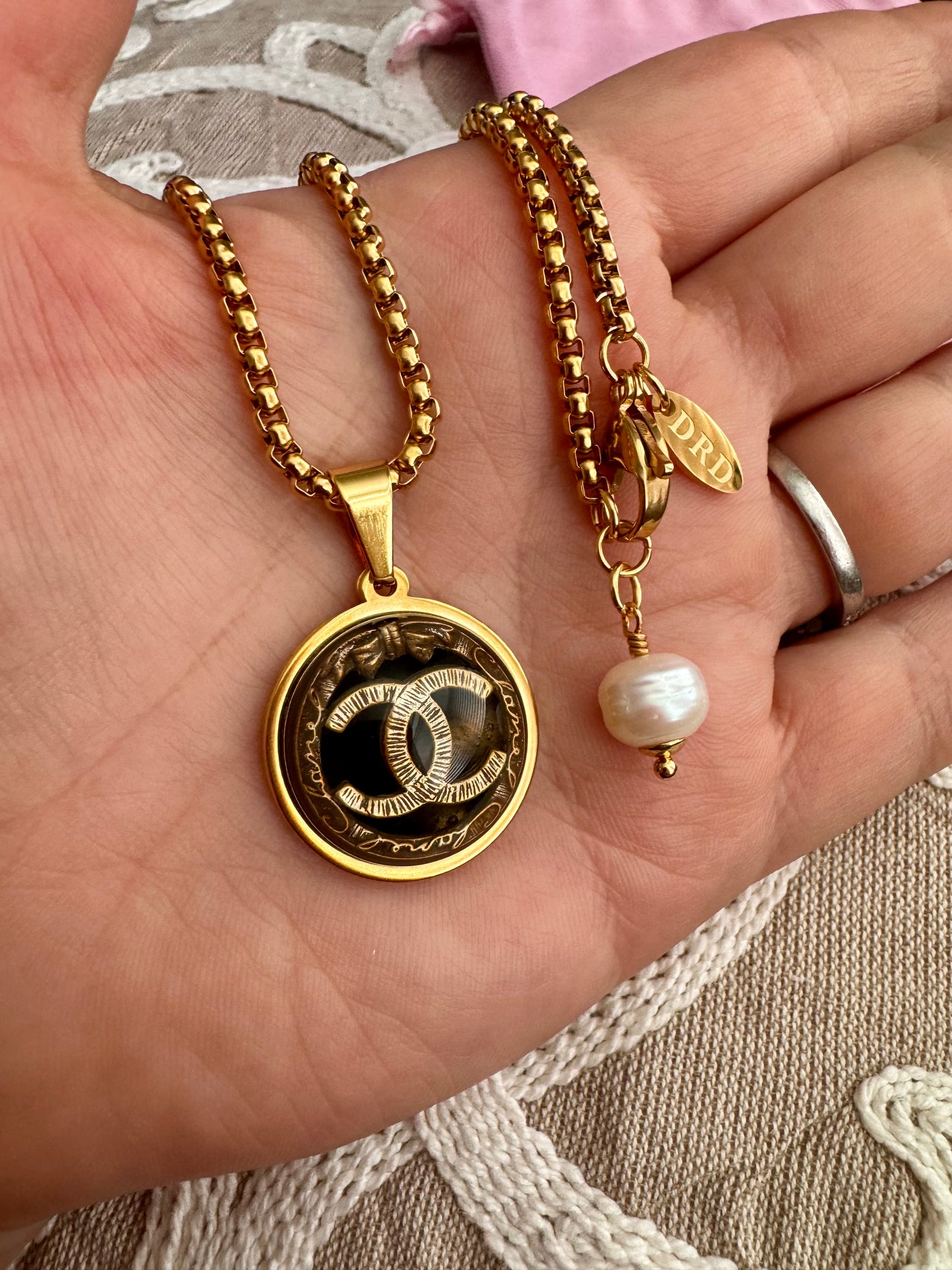 ✨ Extremely rare Vintage Authentic reworked Gold button Necklace