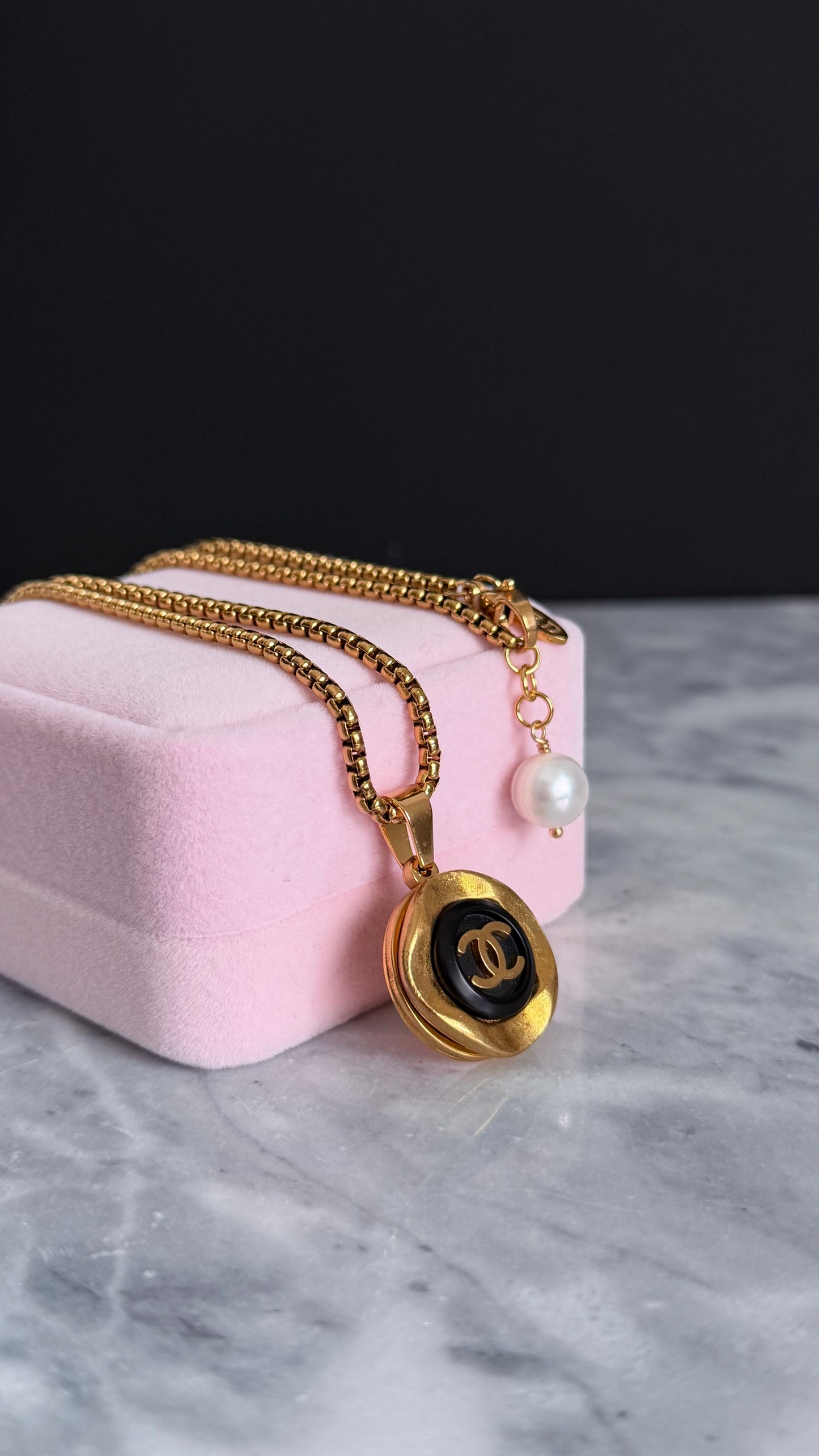 🖤 EXTREMELY RARE reworked button necklace