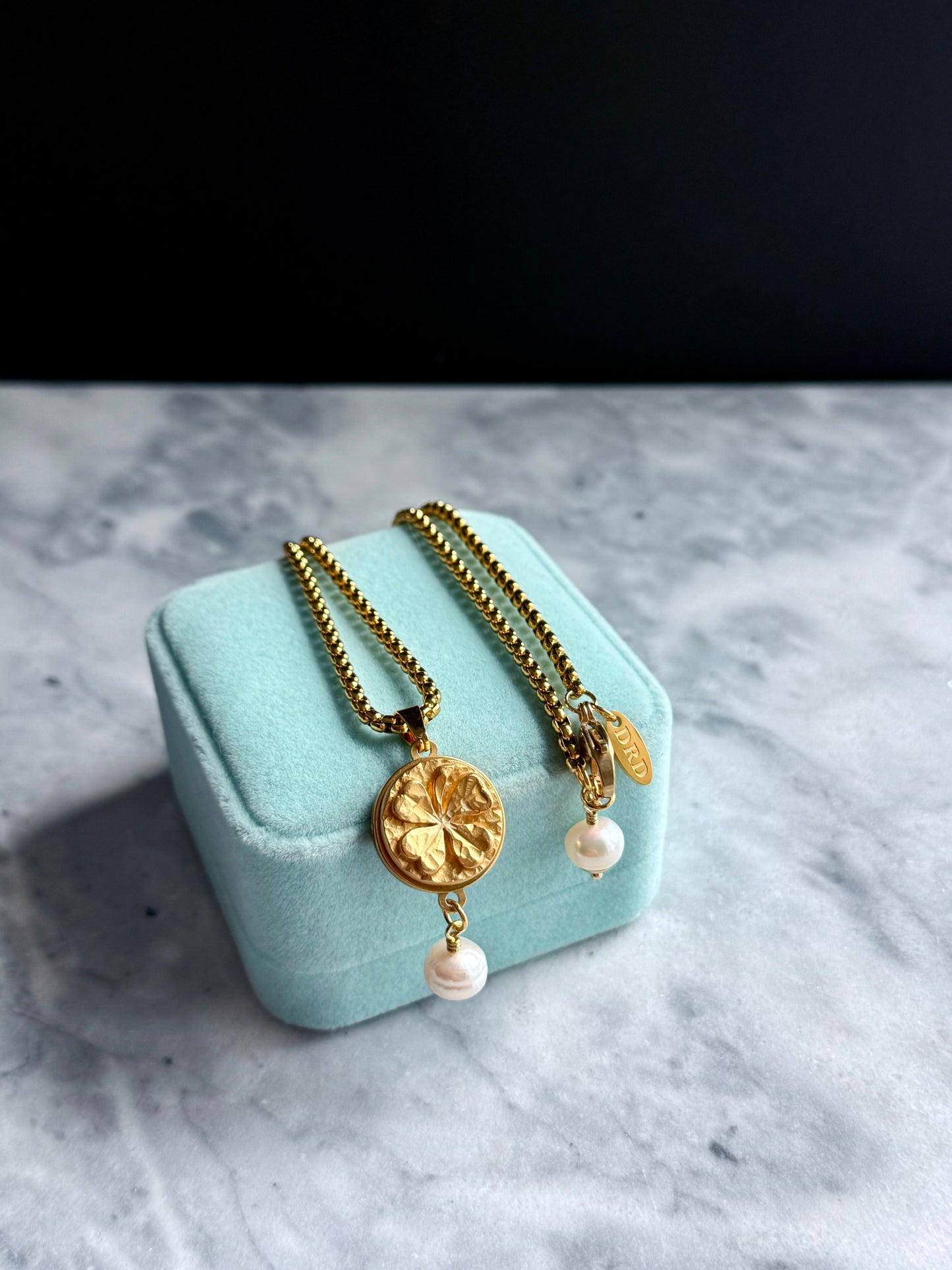 🍀 Rare gold enamel button necklace 1 out of 2 medium size