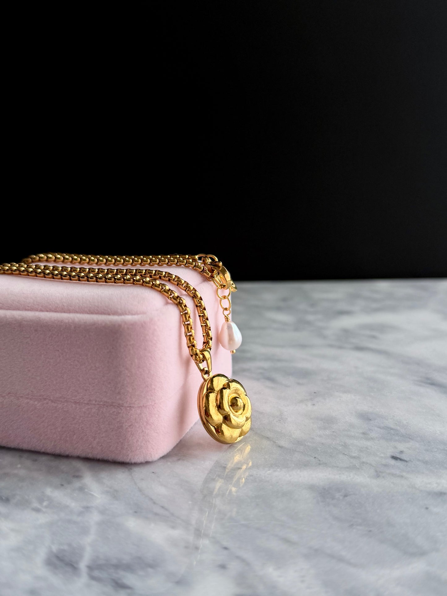 🌼 CAMELLIA 🌼 Extremely rare Vintage Authentic reworked Gold button Necklace - ONE OF A KIND