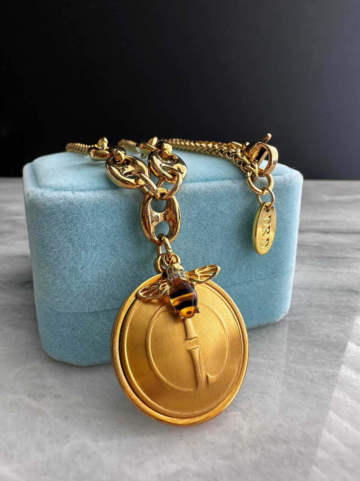 Antique Gold Vintage Gucci charm chain necklace • high quality