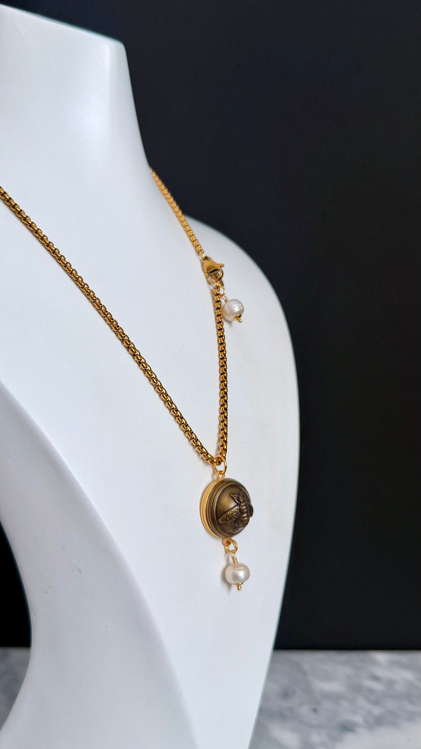 🐝 Antique Gold Vintage Gucci charm chain necklace • high quality