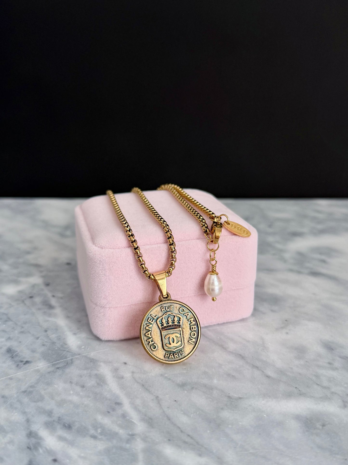 ✨Large Vintage gold Authentic reworked pendant Necklace