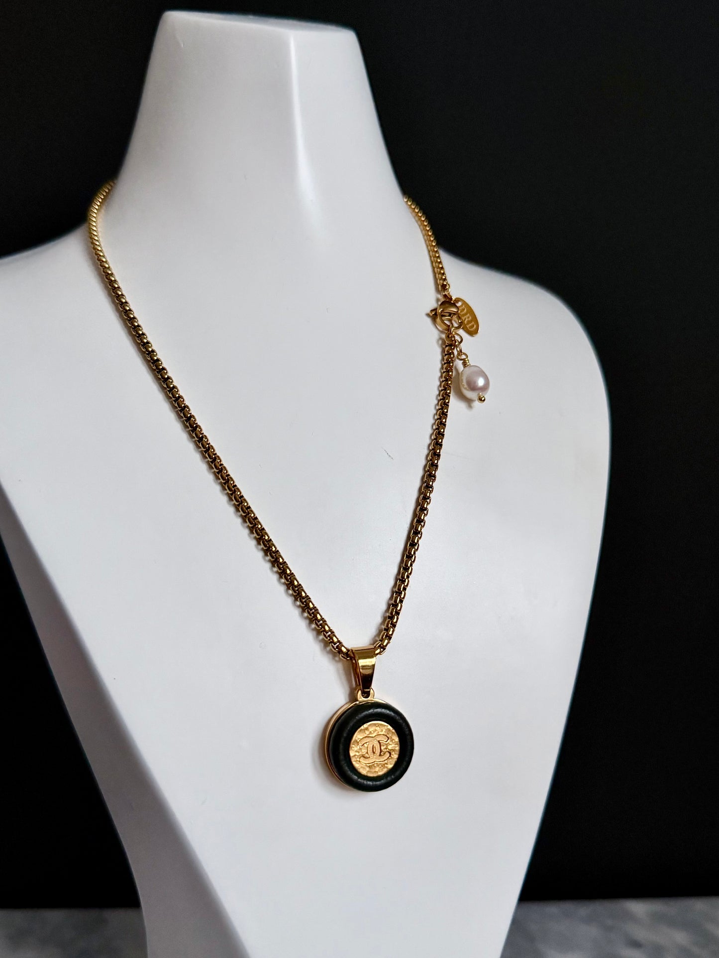 ✨Extremely rare Authentic Reworked gold Button Necklace