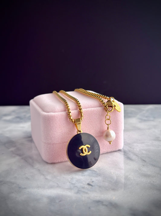 🖤 super rare reworked LARGE black button necklace