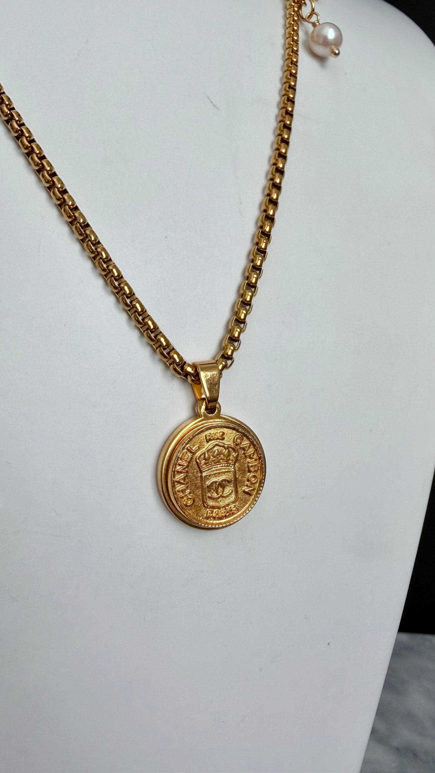 ✨Extremely rare Authentic Reworked gold Crown Button Necklace