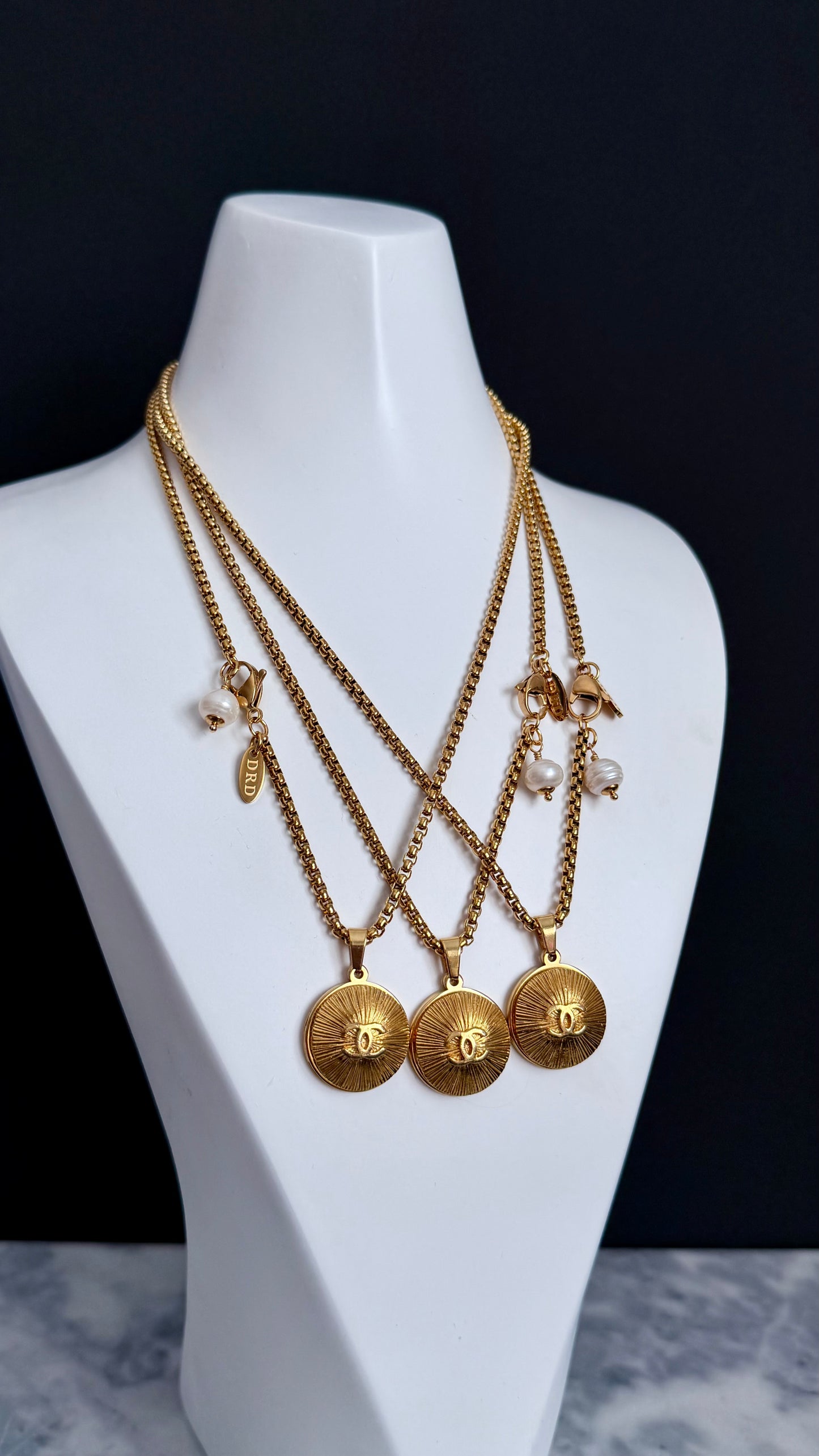 ✨ Extremely rare Authentic Reworked gold Button Necklace