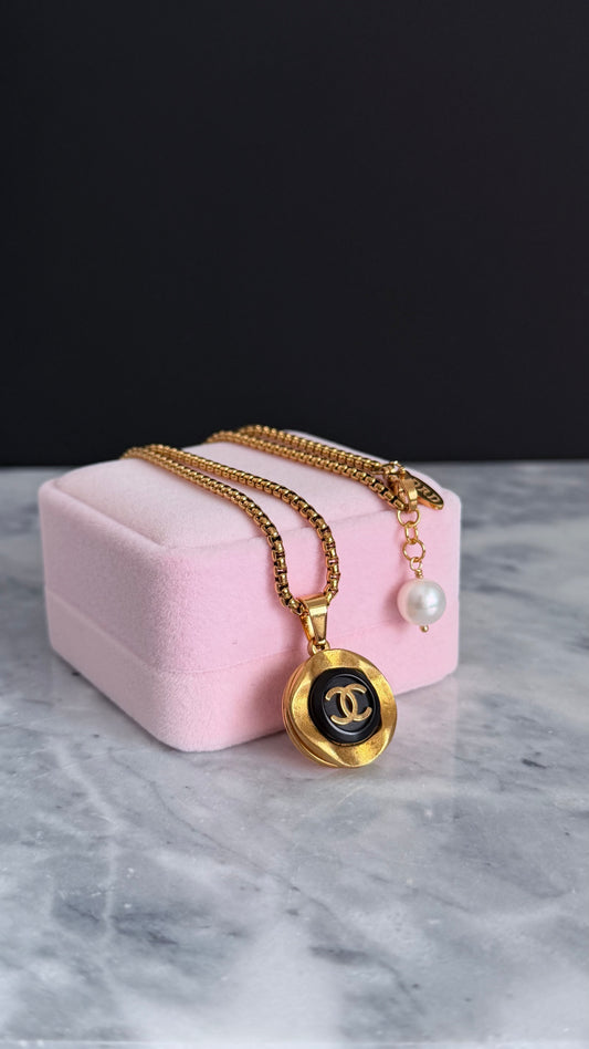 🖤 EXTREMELY RARE reworked button necklace