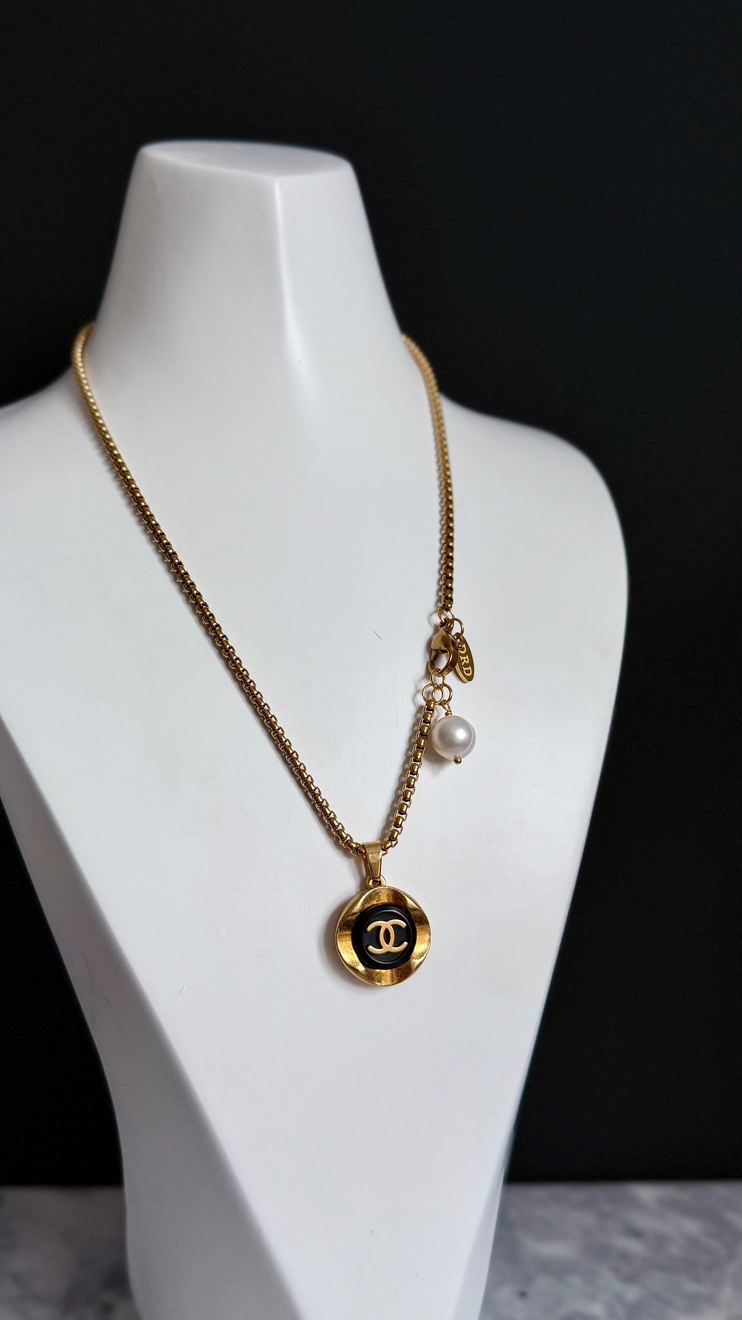 🖤 EXTREMELY RARE reworked button necklace