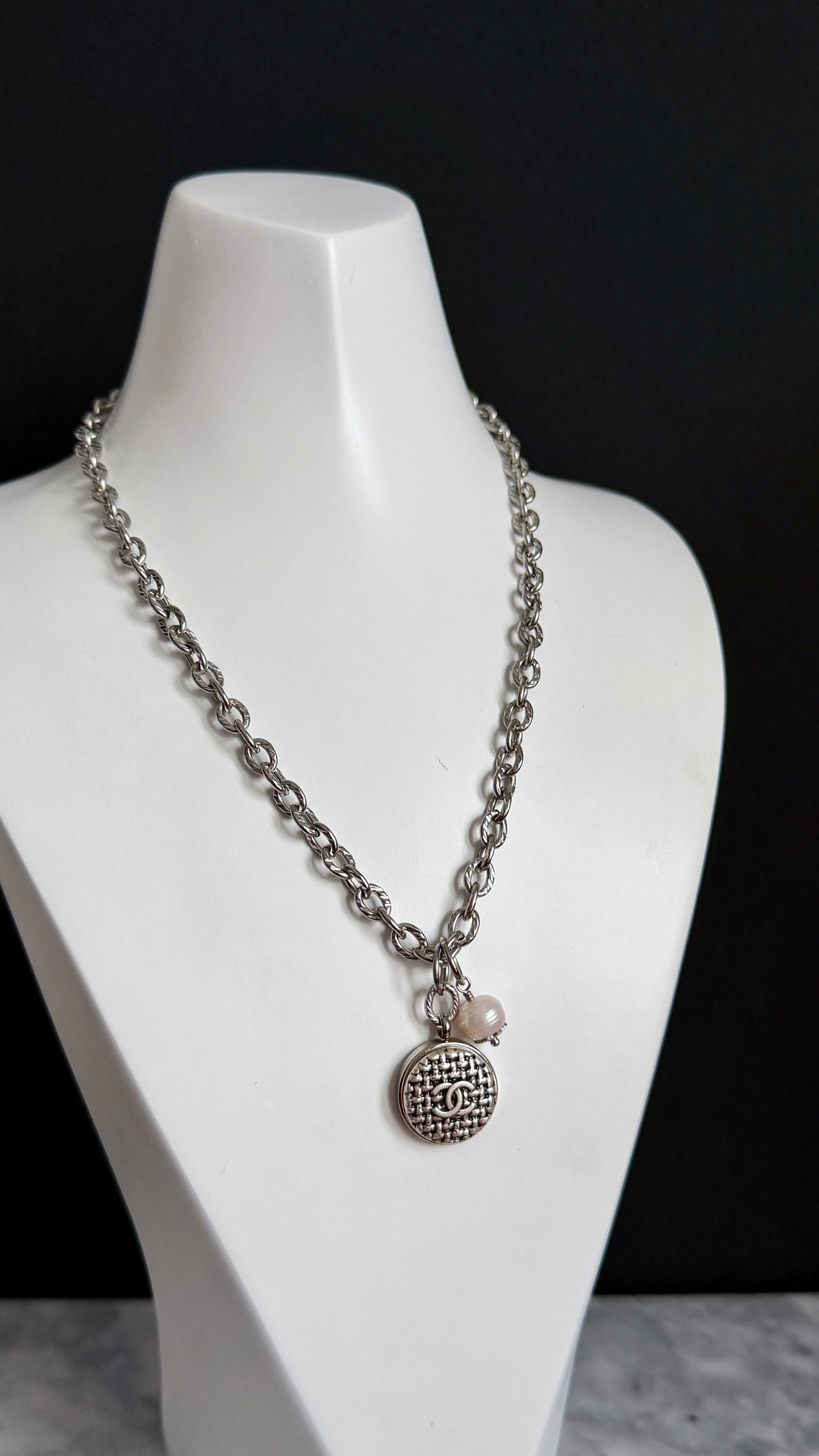🖤 Authentic Reworked Button Necklace
