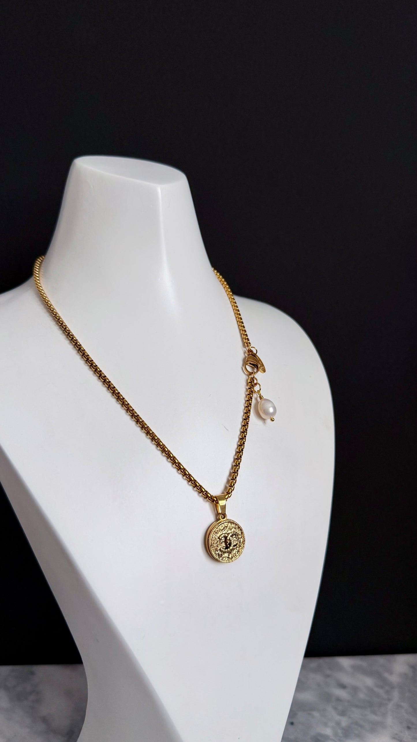 ❤️ SMALL EXTREMELY RARE reworked button necklace