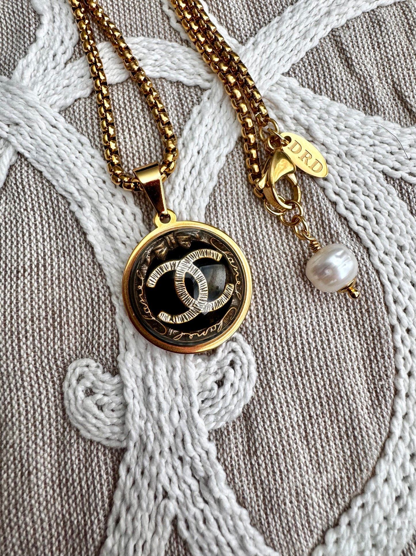 ✨ Extremely rare Vintage Authentic reworked Gold button Necklace