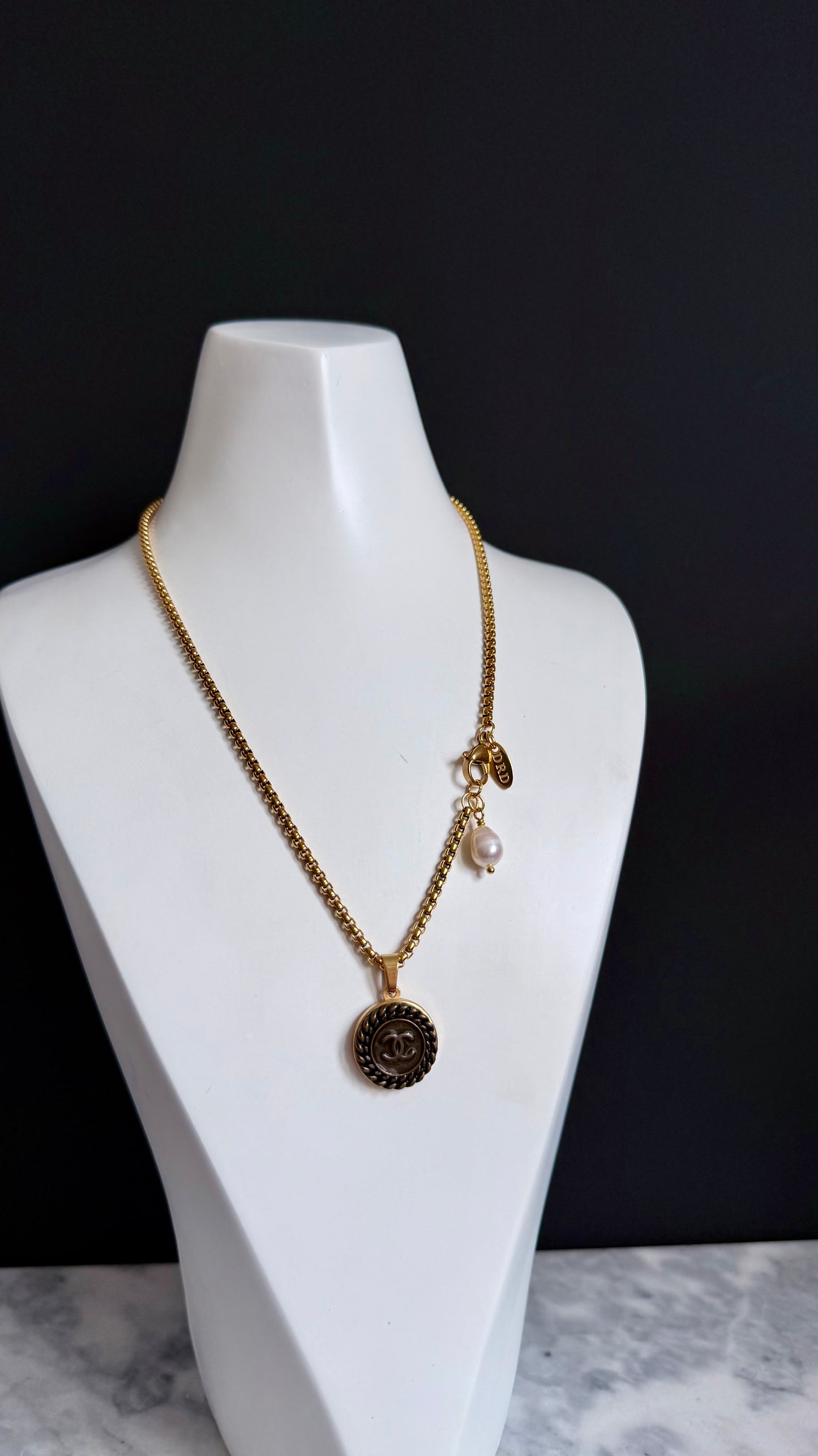 🤎 EXTREMELY RARE reworked button necklace