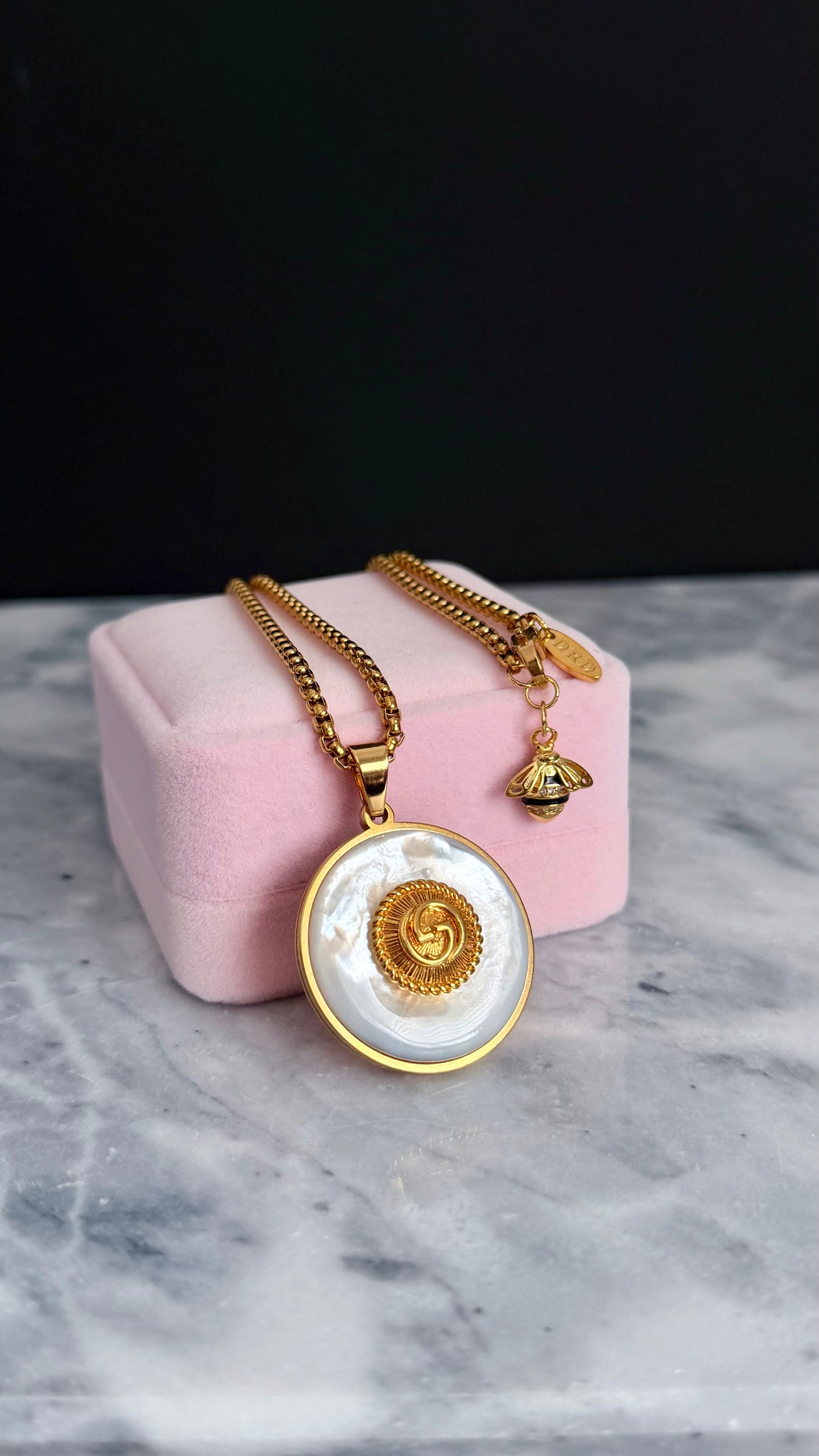 SUPER RARE Large MOTHER OF PEARL and Vintage Authentic reworked Gold GUCCI button Necklace ✨