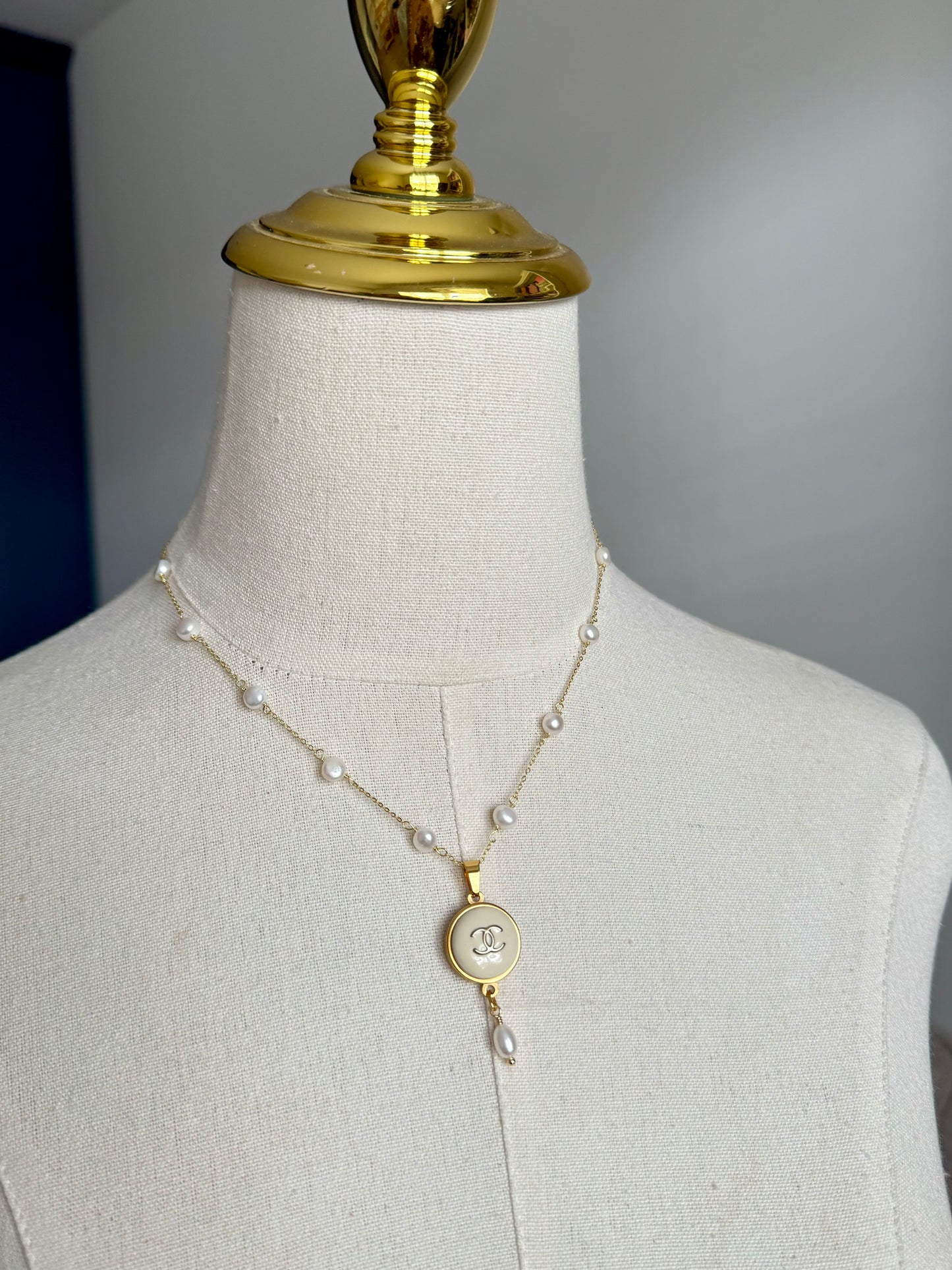 🤍 One of a kind delicate Authentic Reworked button necklace
