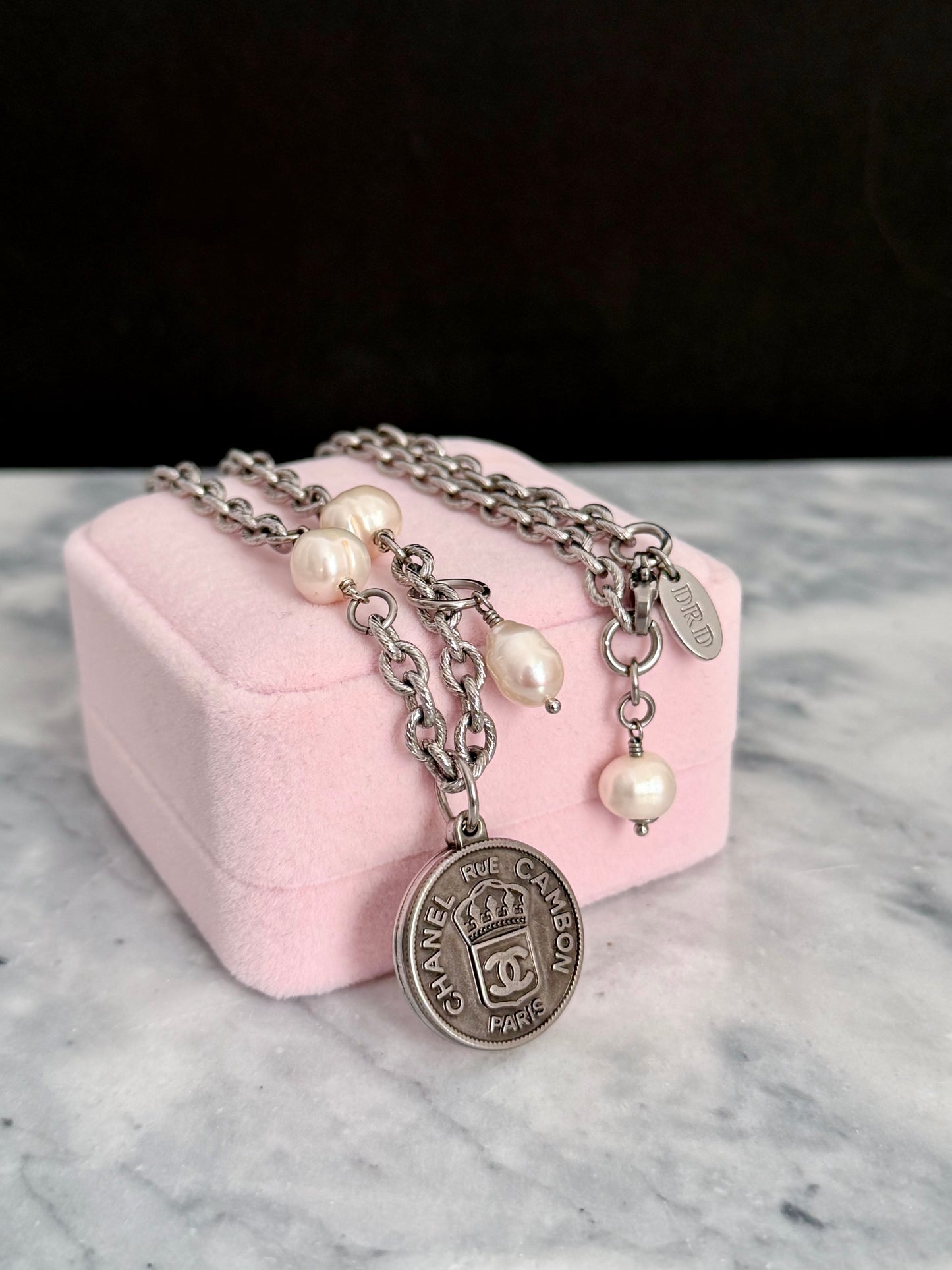 🤍 Authentic Reworked silver Button Necklace