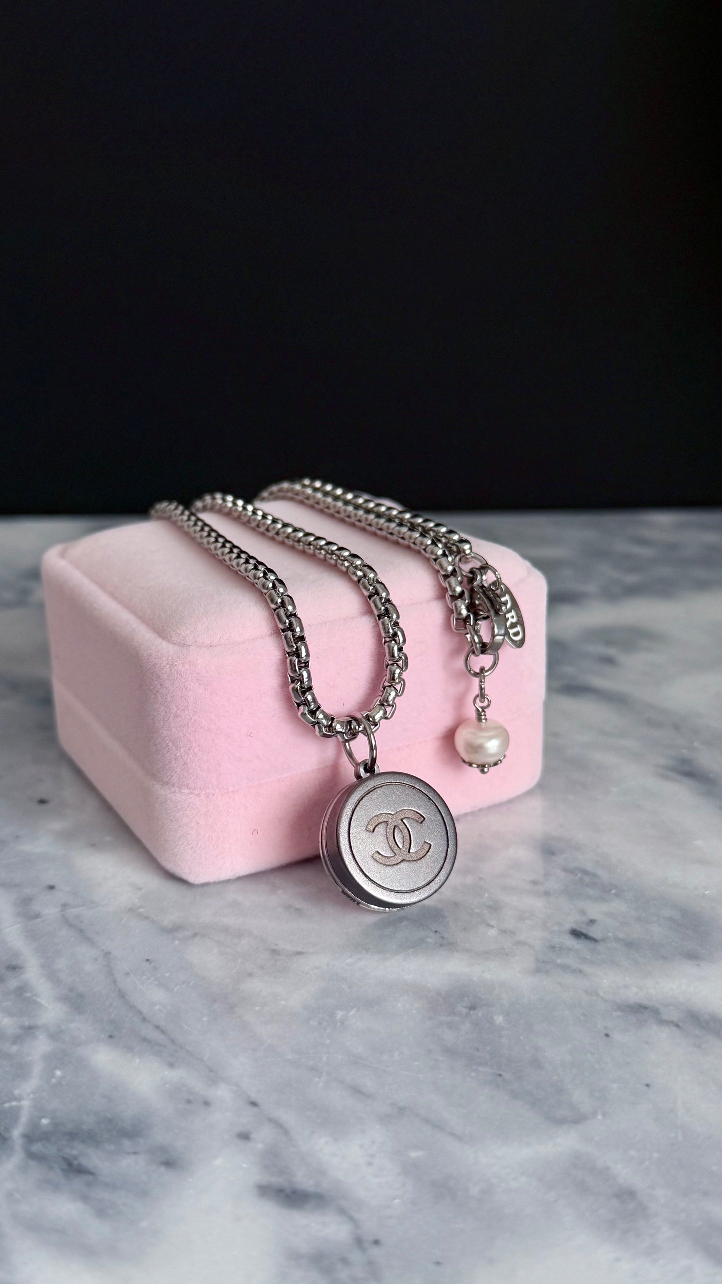 🤍 Extremely rare Vintage Authentic reworked button Necklace - ONE OF A KIND
