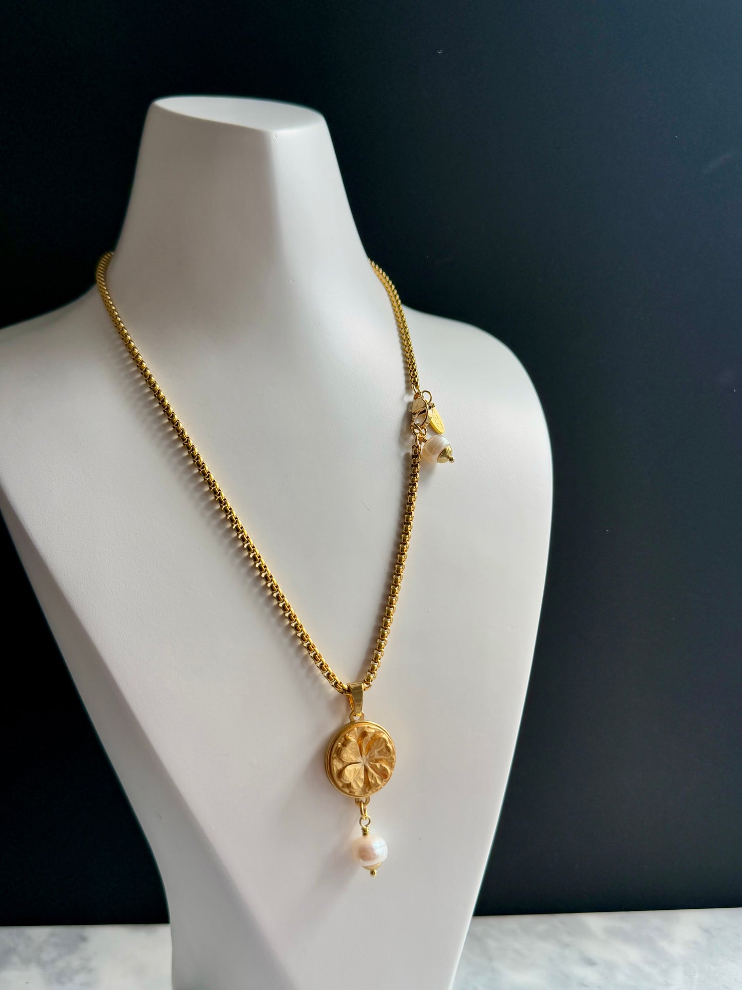 🍀 Rare gold enamel button necklace 1 out of 2 medium size