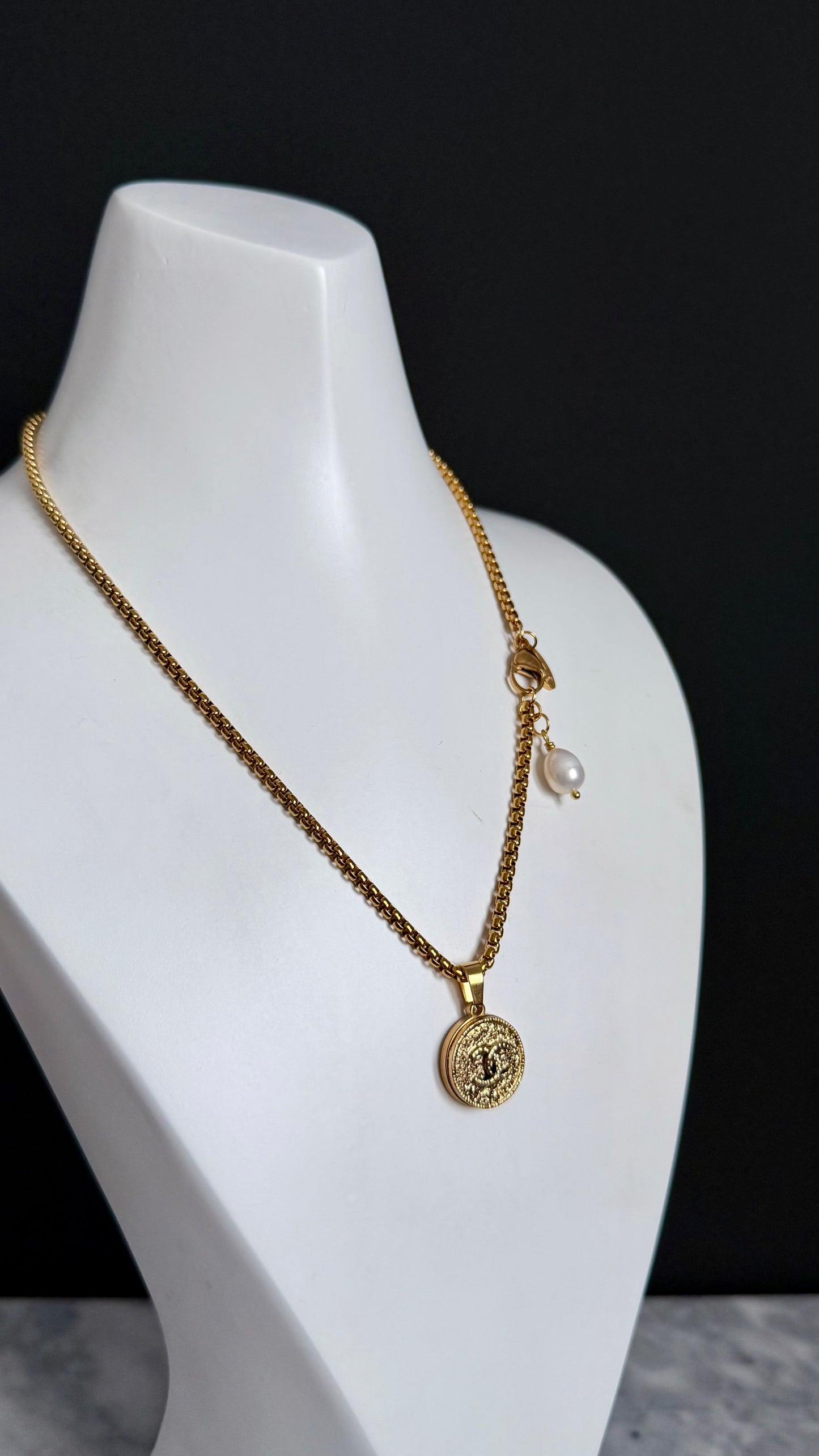 ❤️ SMALL EXTREMELY RARE reworked button necklace