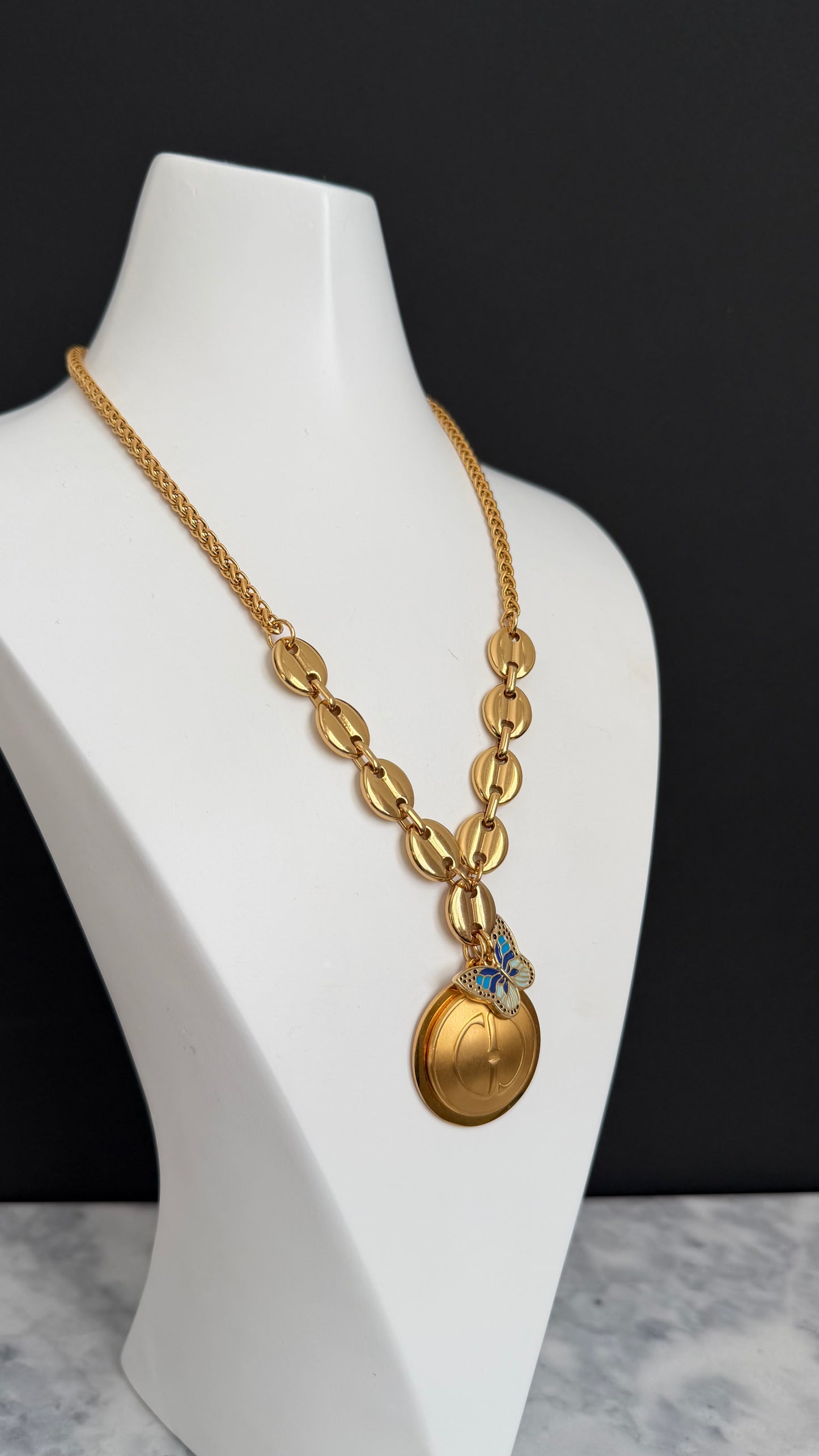 🦋 Gold reworked Vintage Gucci button necklace • high quality