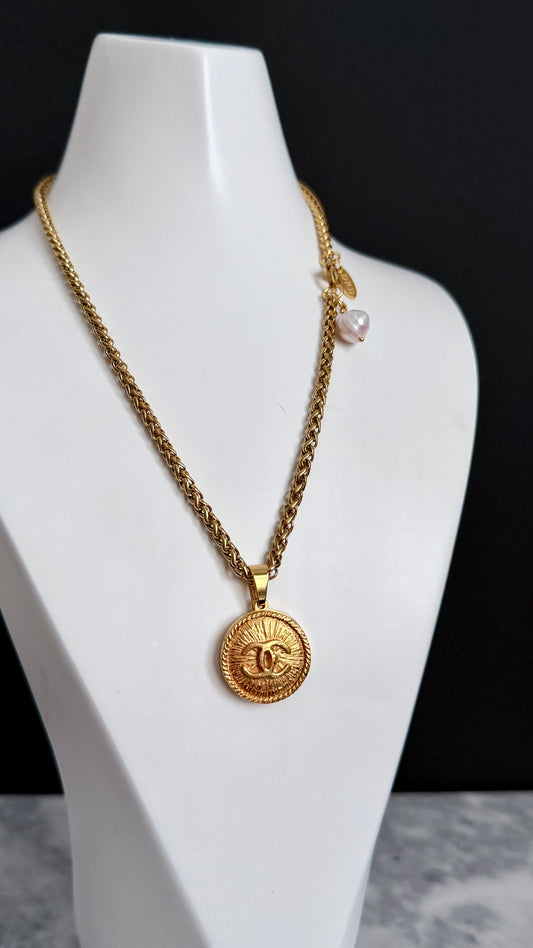 💛 LARGE EXTREMELY RARE reworked button necklace