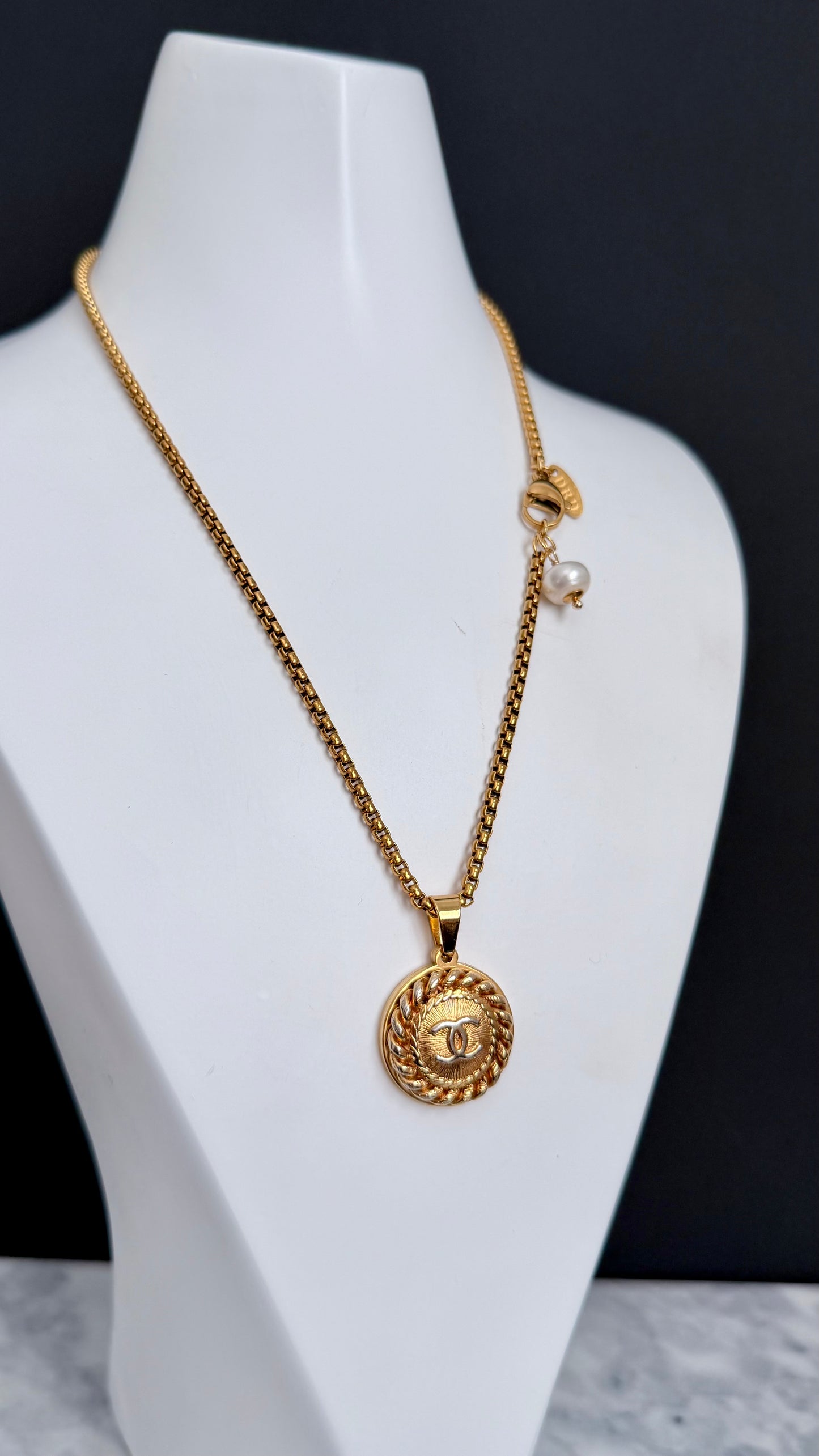 ✨Super rare Vintage Authentic reworked Gold button Necklace