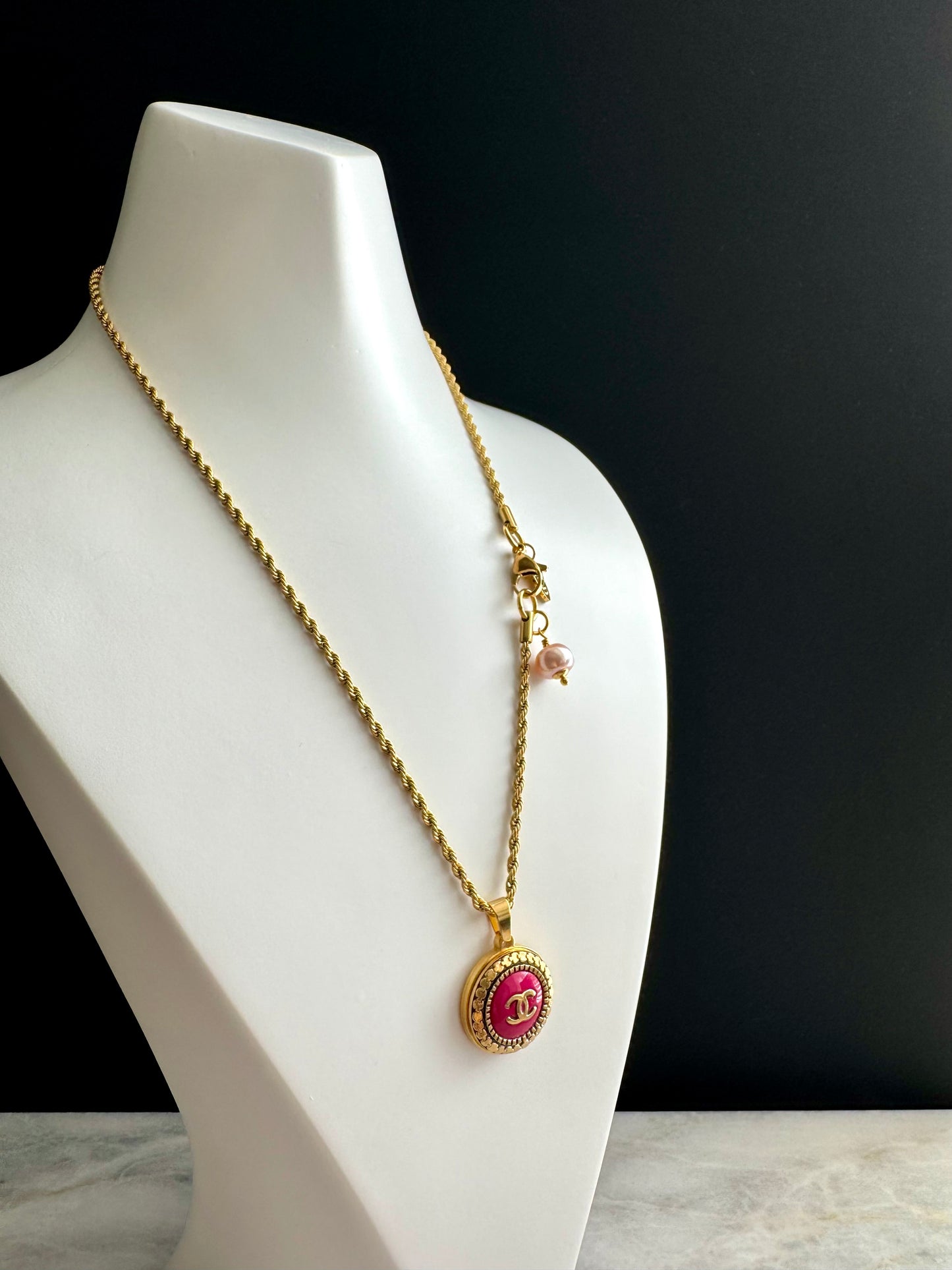 💞 reworked bright pink enamel button necklace