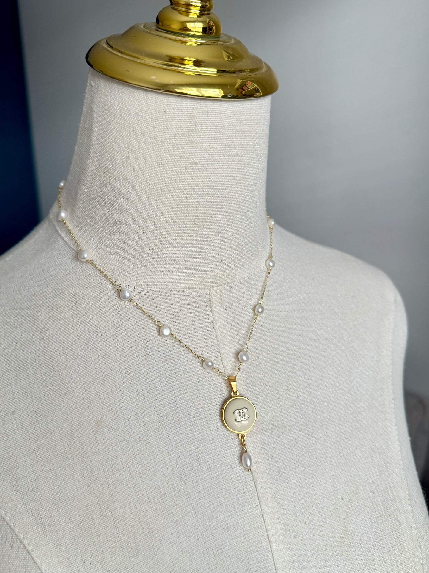 🤍 One of a kind delicate Authentic Reworked button necklace