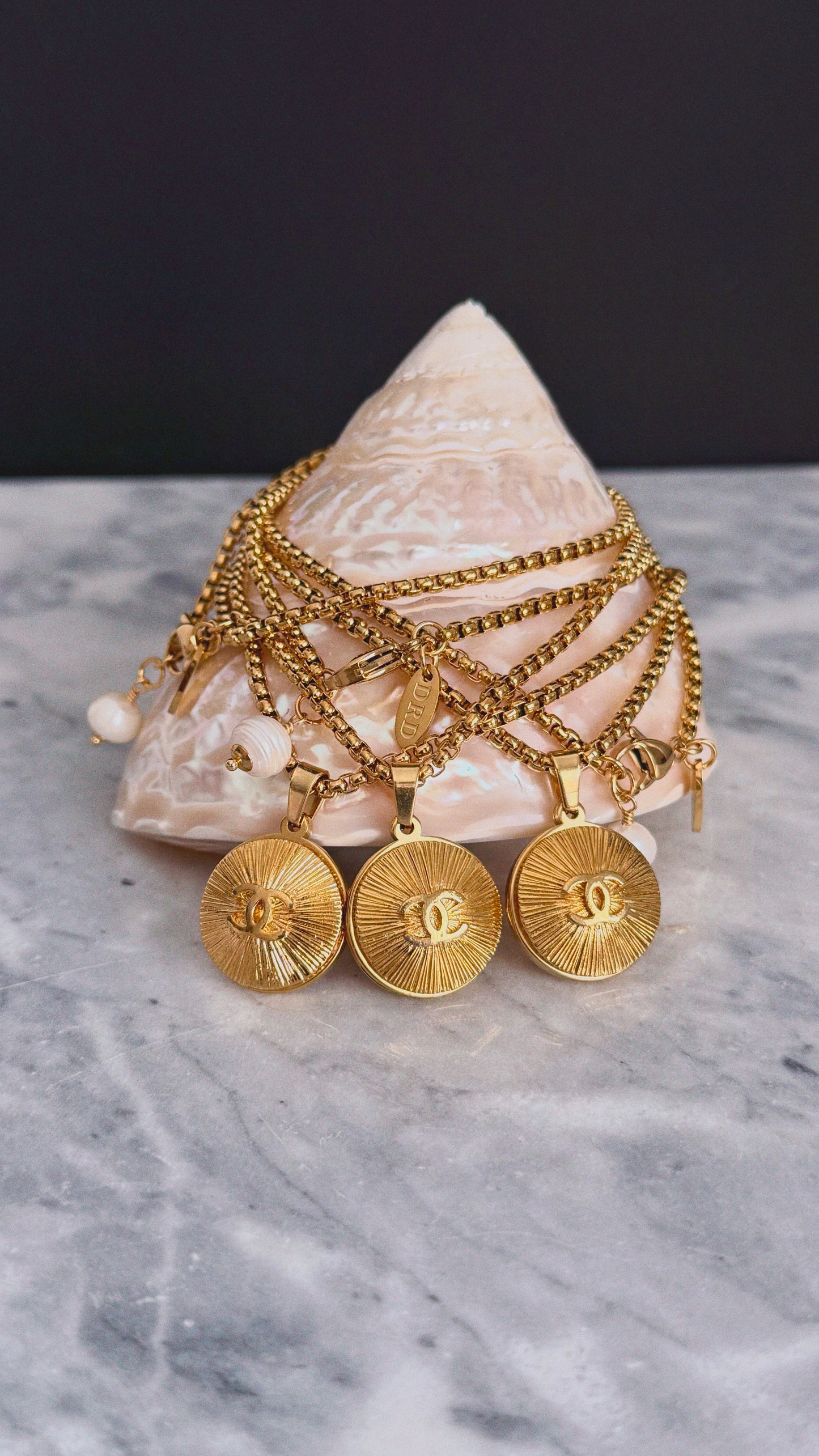 ✨ Extremely rare Authentic Reworked gold Button Necklace