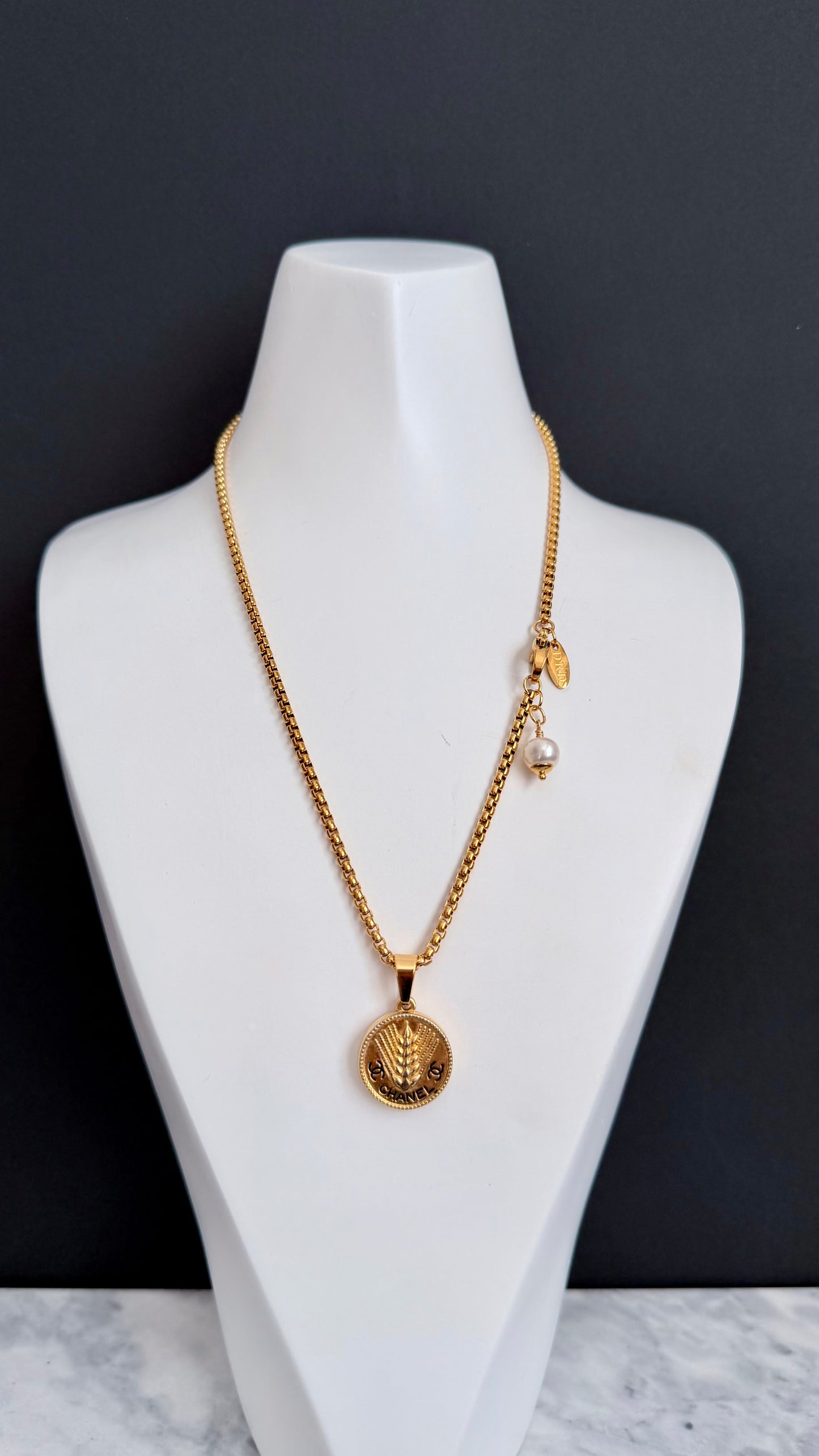 ✨Extremely rare Authentic Reworked gold Button Necklace
