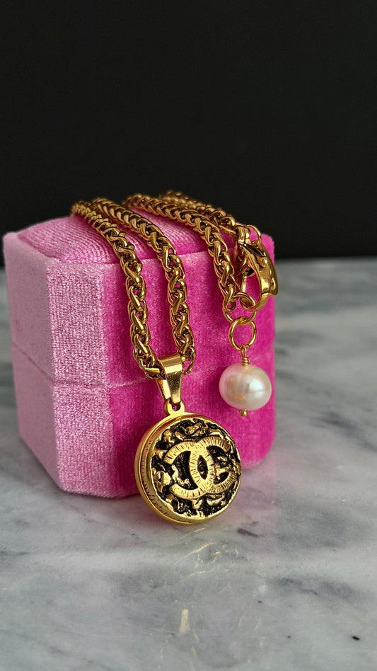 🖤 LARGE EXTREMELY RARE reworked button necklace