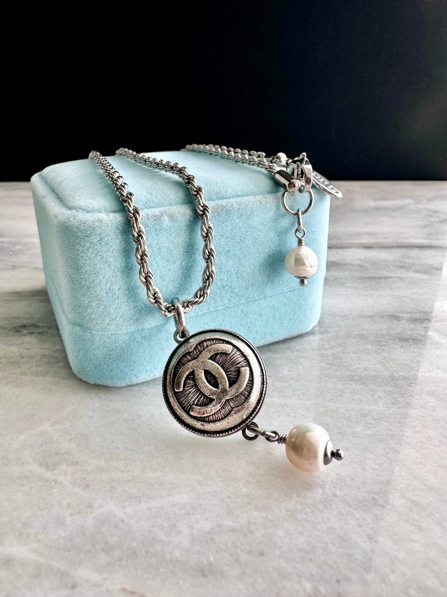 🖤 Authentic Vintage Reworked silver Button necklace