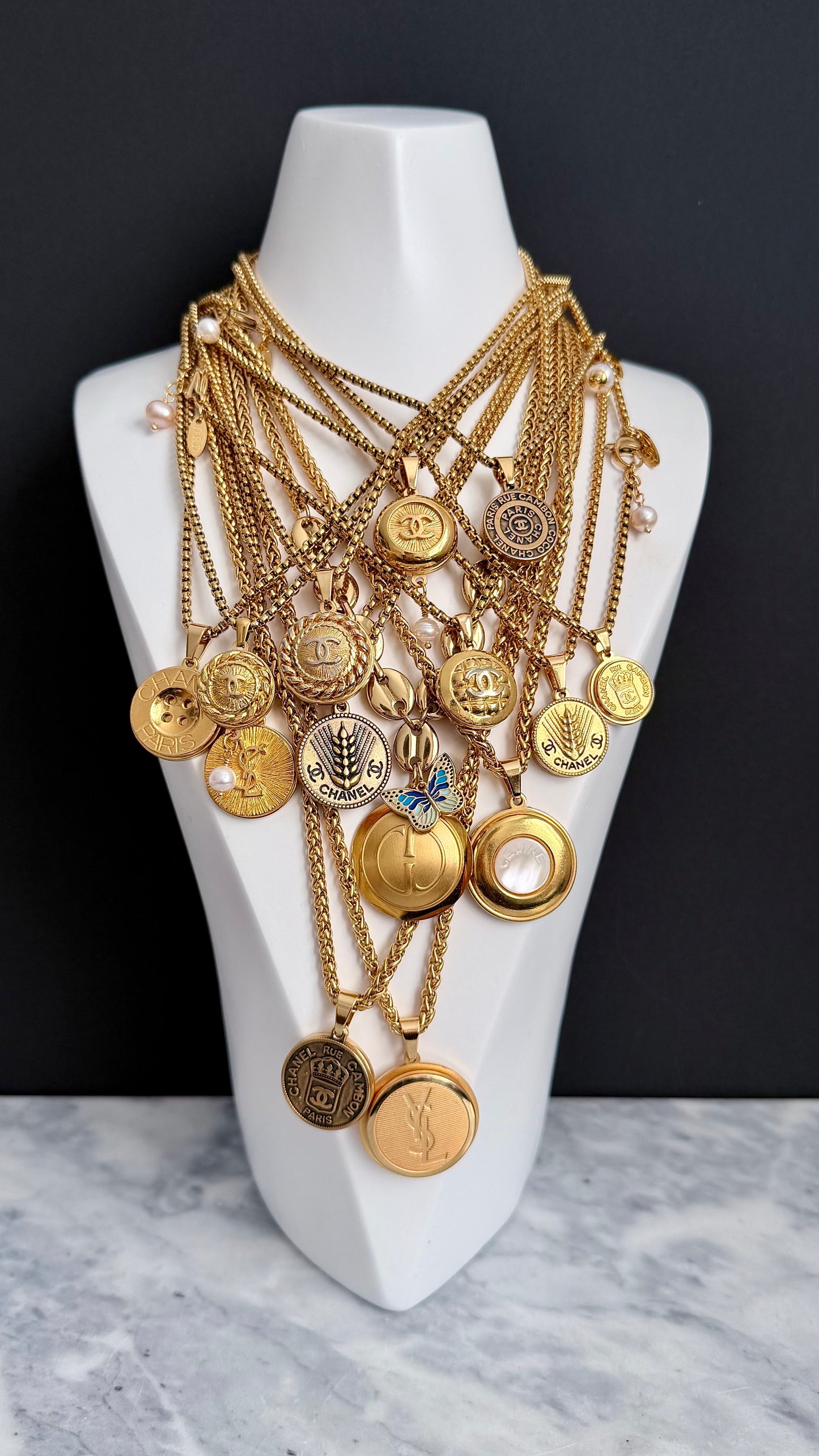 ✨Super rare Vintage Authentic reworked Gold button Necklace