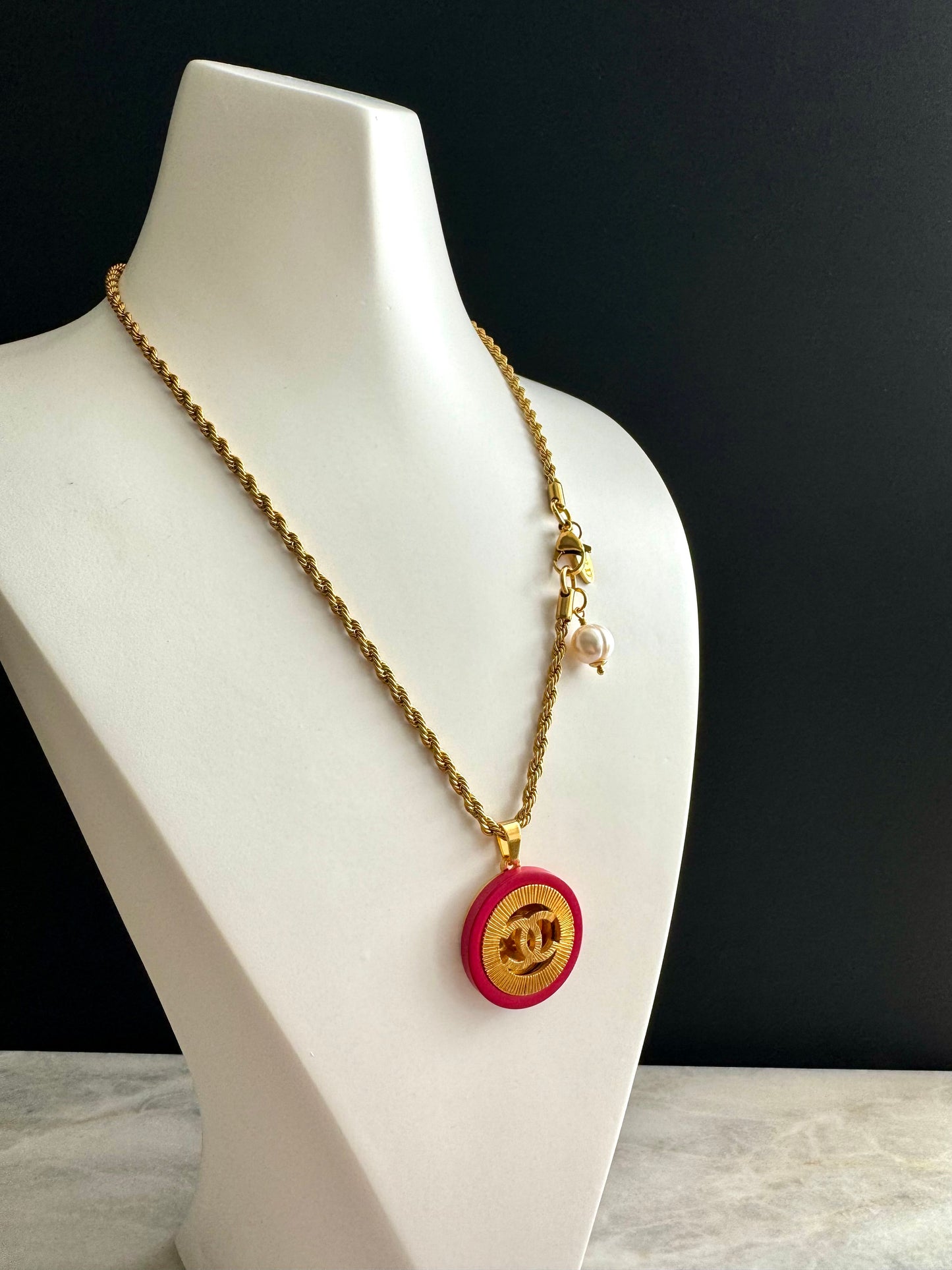 ❤️ extremely rare reworked large red button necklace