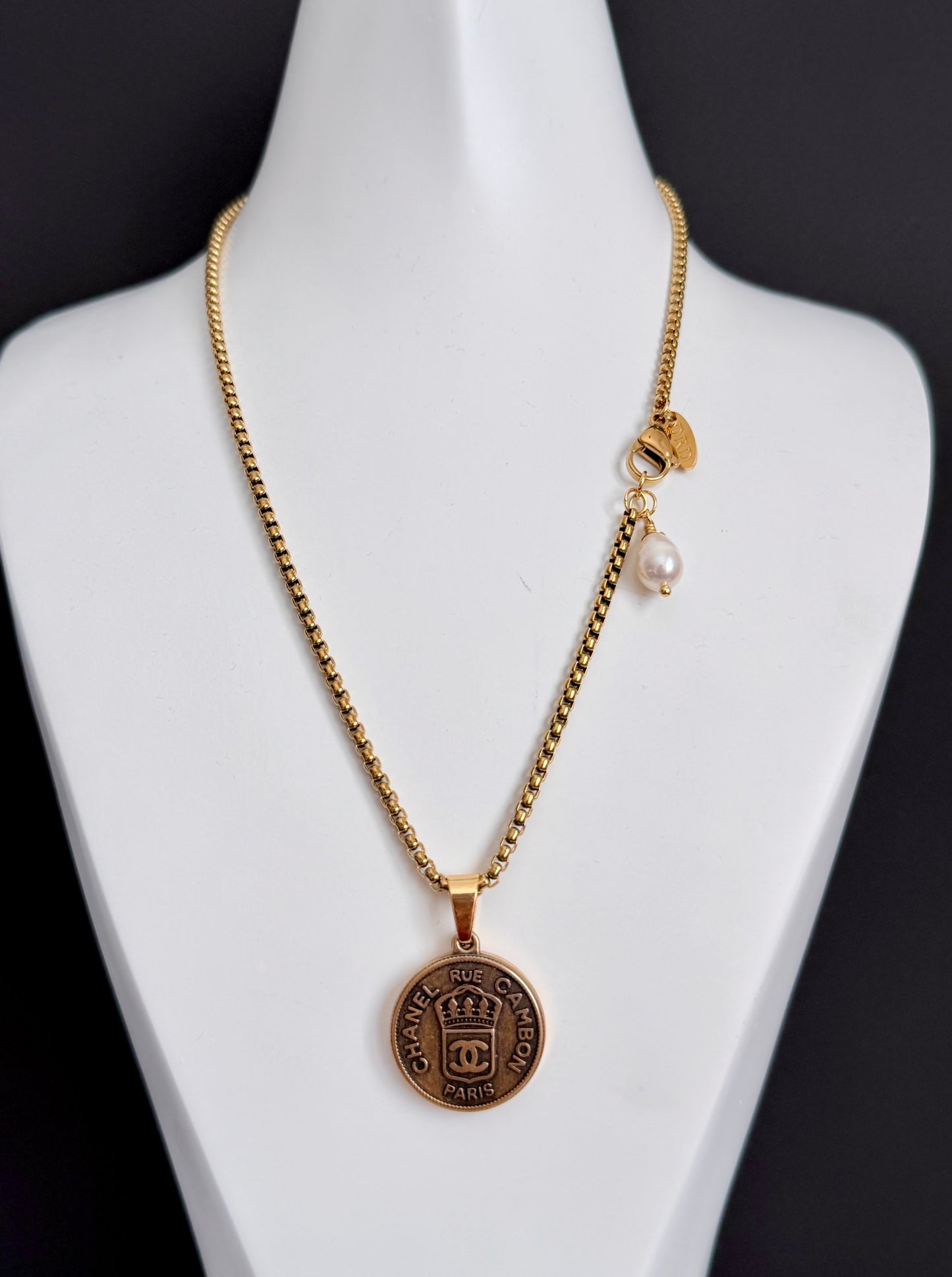 ✨Large Vintage gold Authentic reworked pendant Necklace
