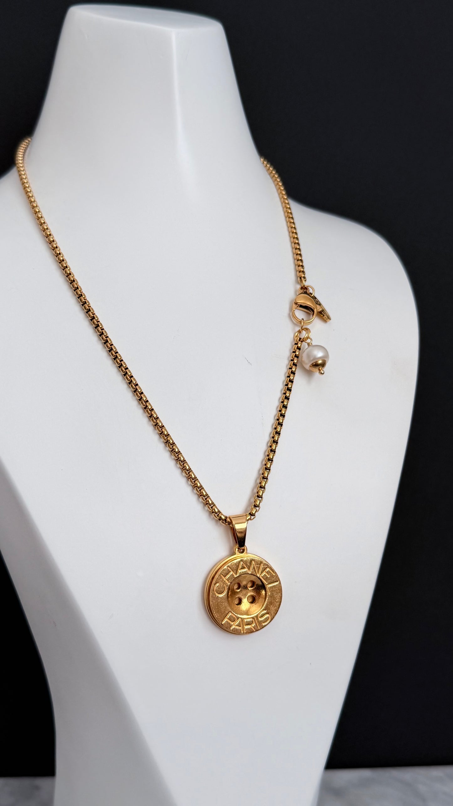 ✨Extremely rare Authentic Reworked gold Button Necklace