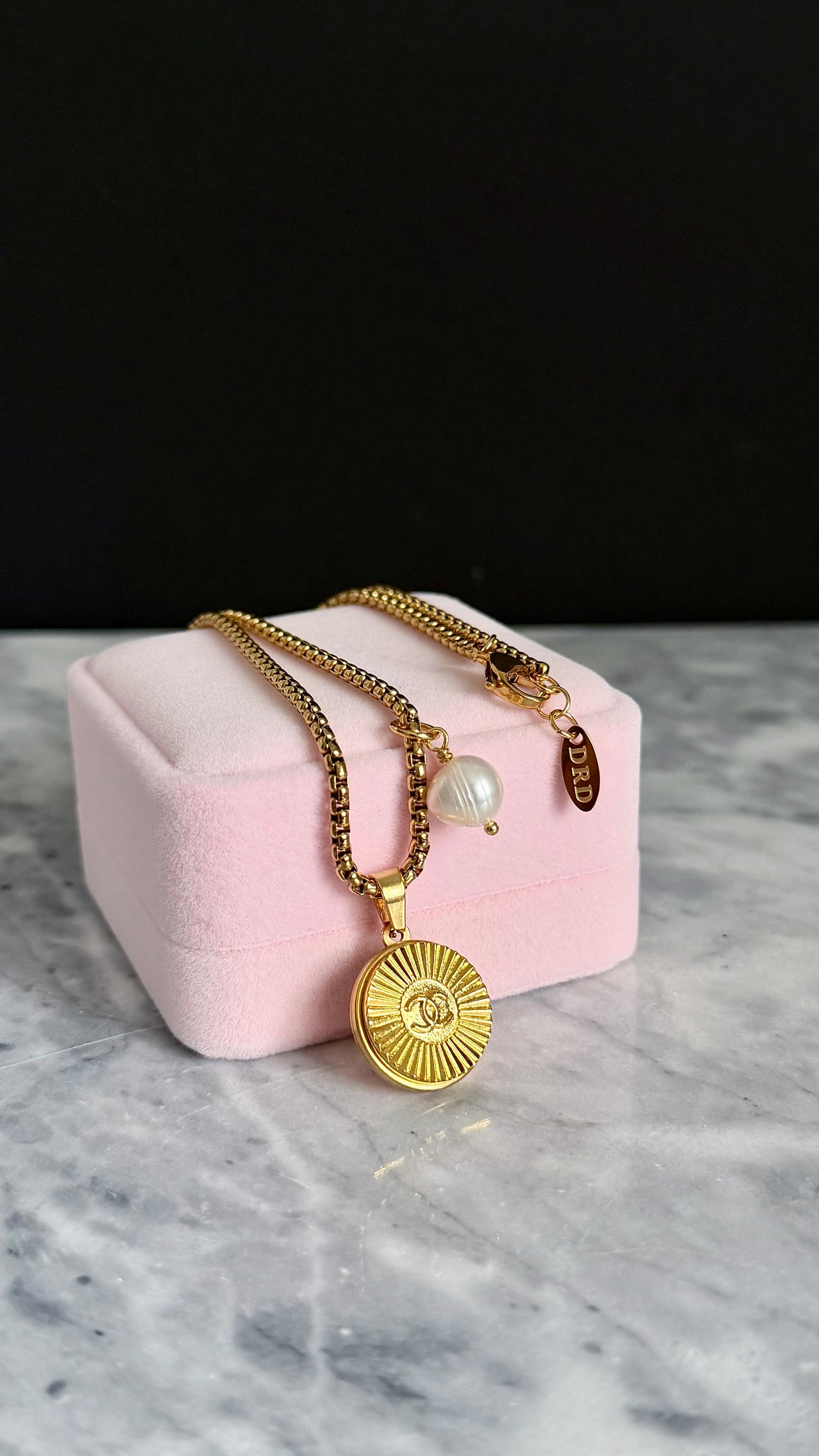 ❤️EXTREMELY RARE reworked button necklace