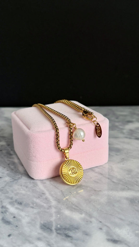 ❤️EXTREMELY RARE reworked button necklace