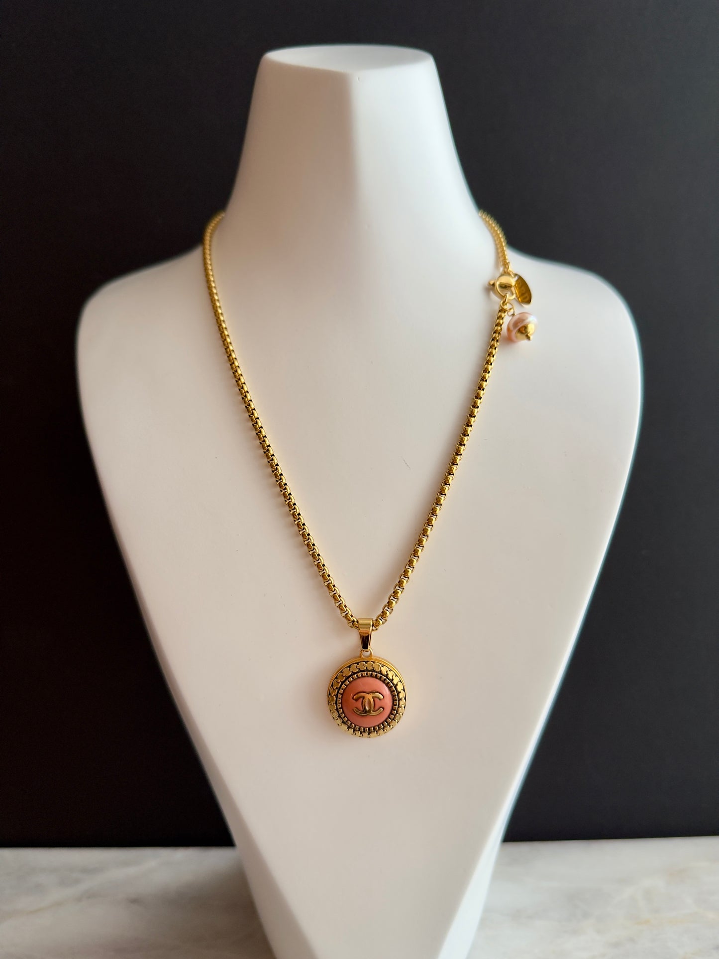 🍑 reworked peach enamel button necklace