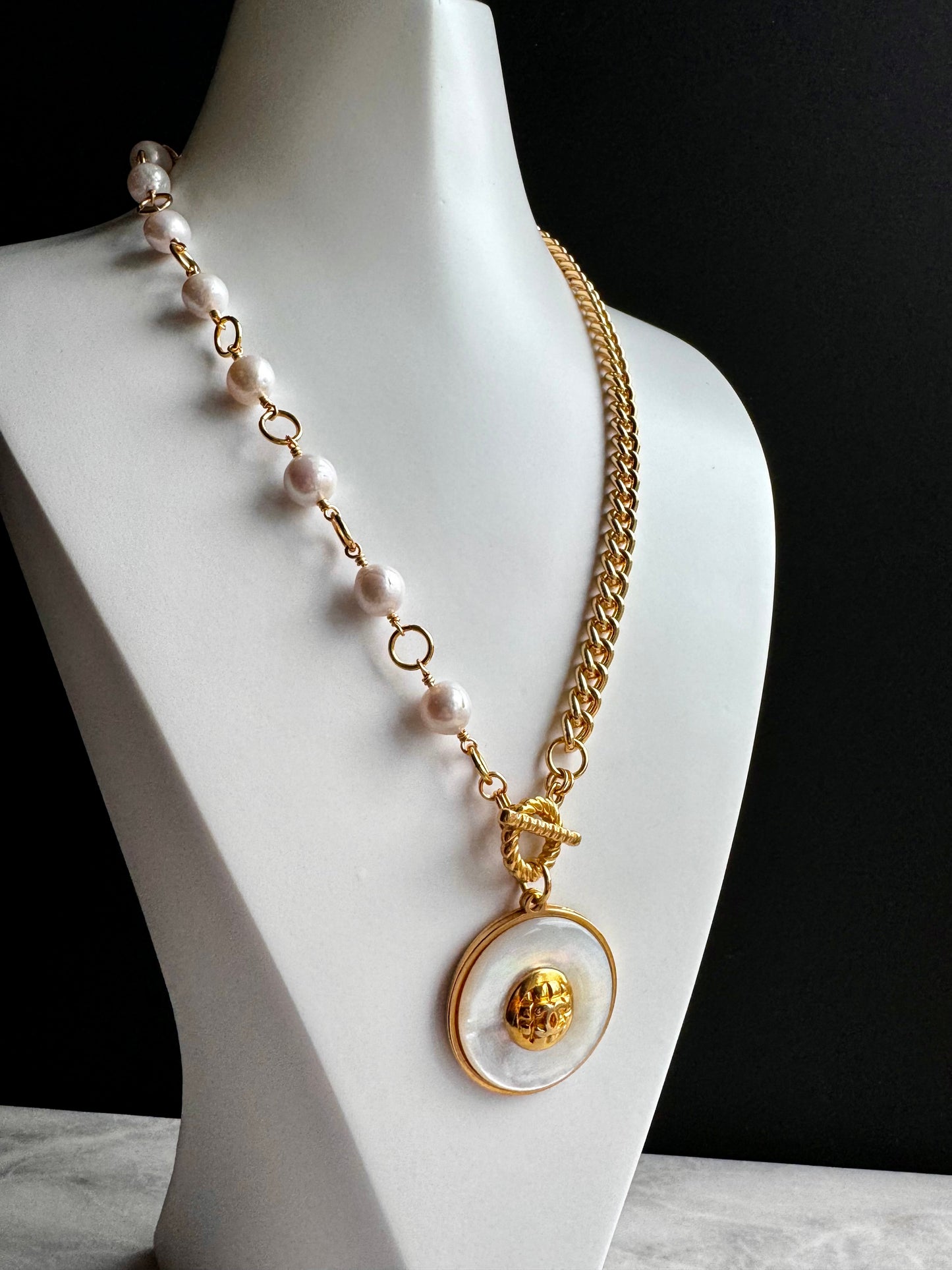 🤍 SUPER RARE Large MOTHER OF PEARL and Vintage Authentic reworked Gold button Necklace