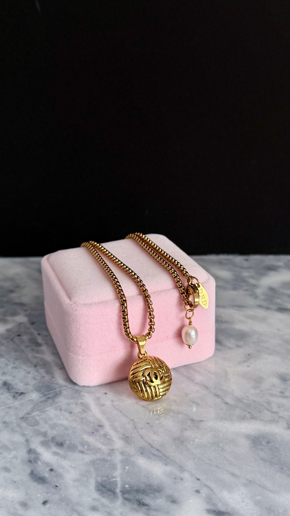 ✨ Extremely rare Authentic Reworked gold Button Necklace