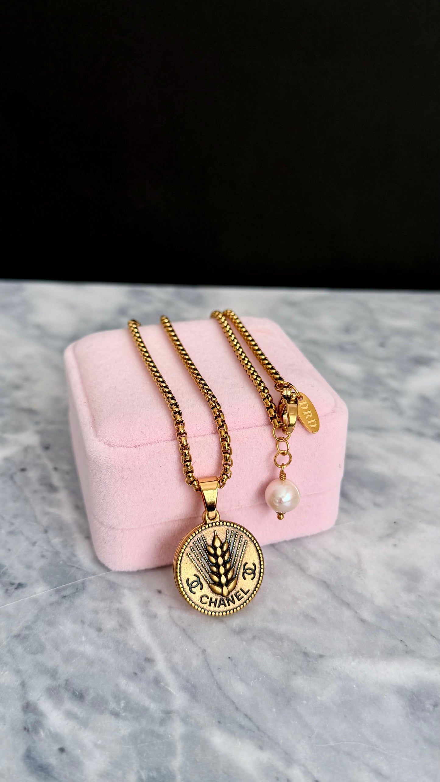 ✨Large Vintage gold Authentic reworked pendant Necklace