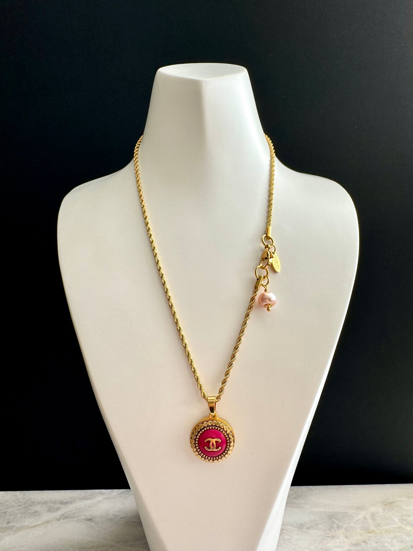 💞 reworked bright pink enamel button necklace