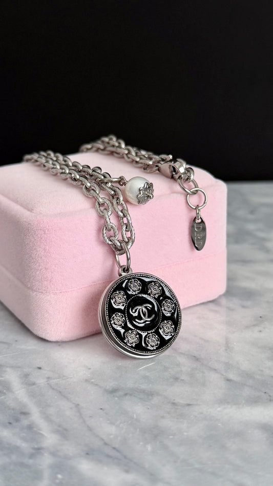 🖤 LARGE Authentic Reworked Button Necklace