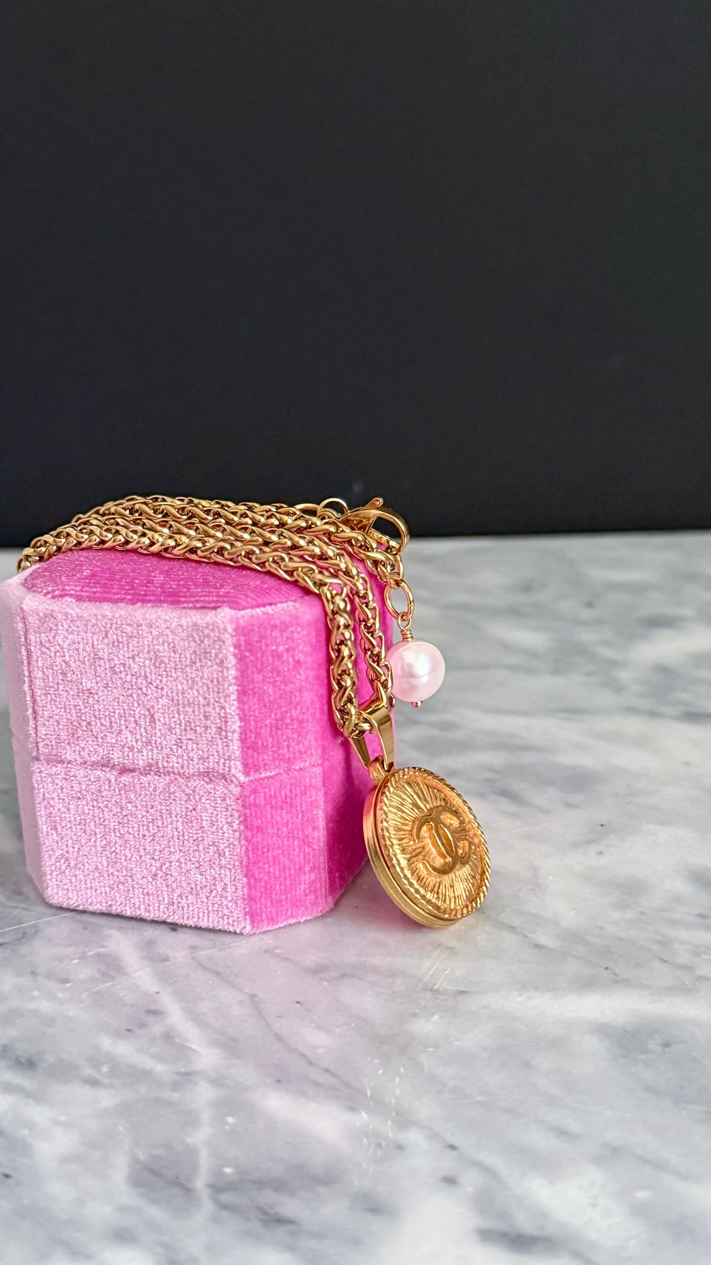 💛 LARGE EXTREMELY RARE reworked button necklace