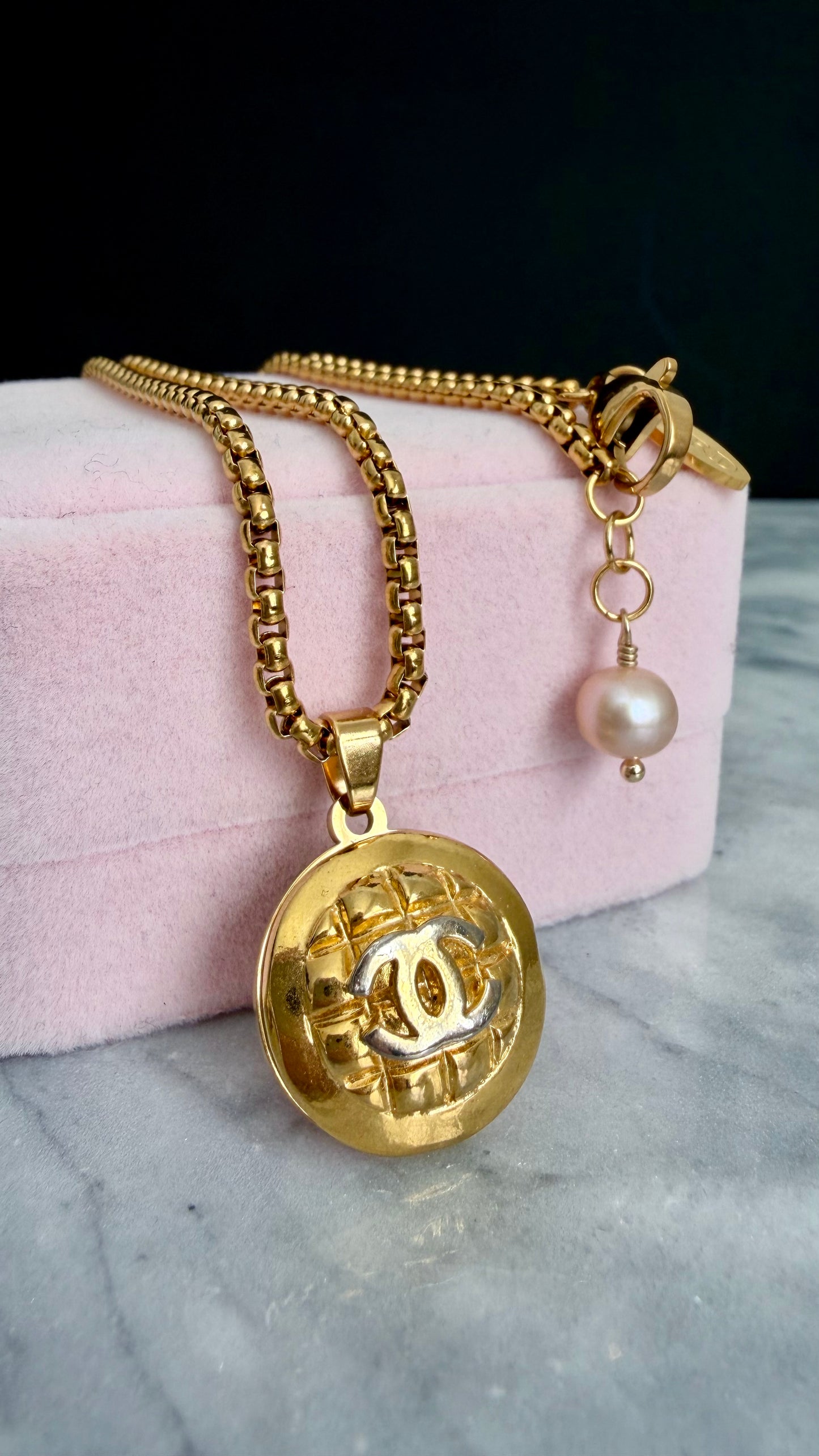 ✨Super rare Vintage Authentic reworked Gold button Necklace