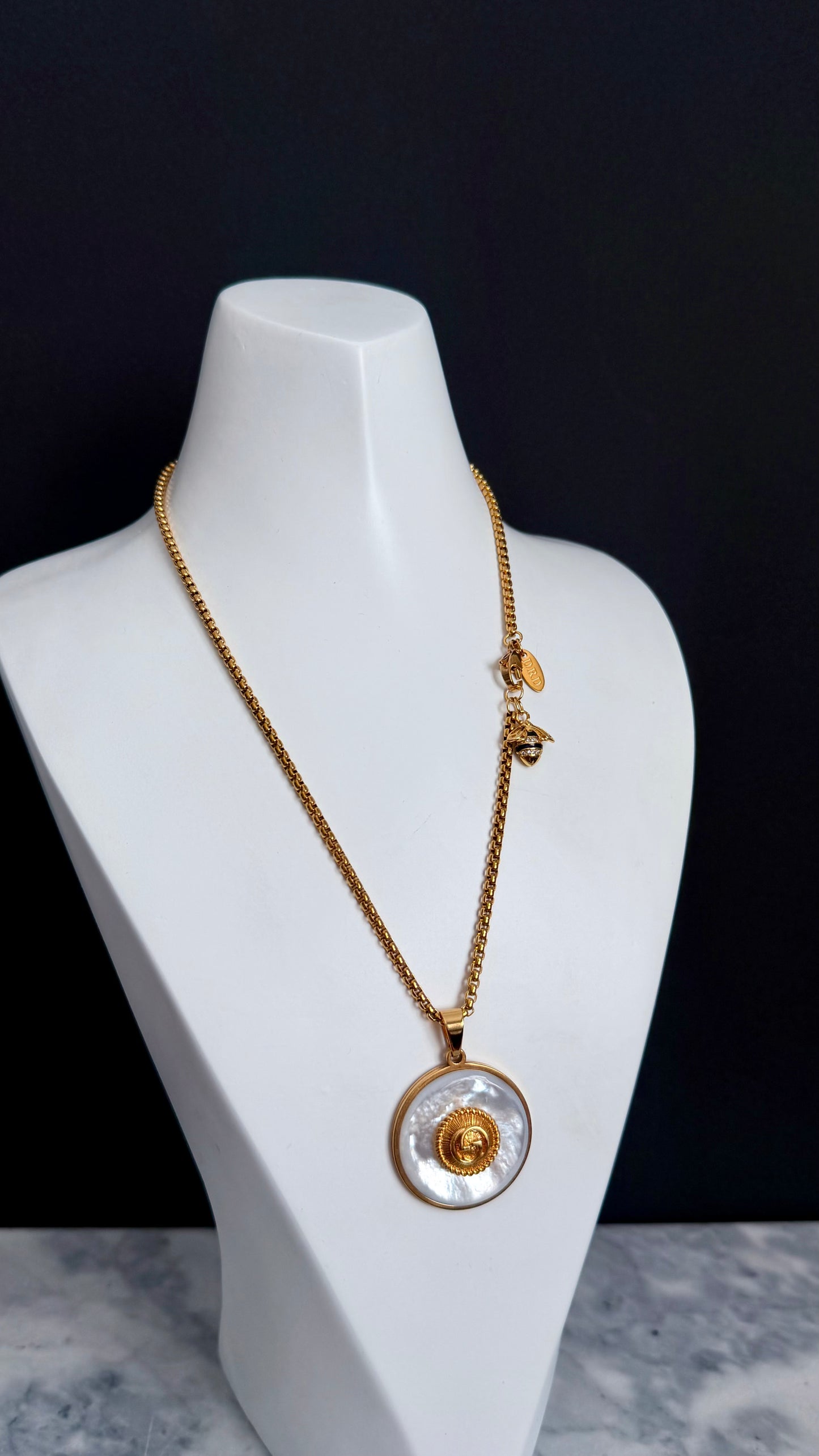 SUPER RARE Large MOTHER OF PEARL and Vintage Authentic reworked Gold GUCCI button Necklace ✨